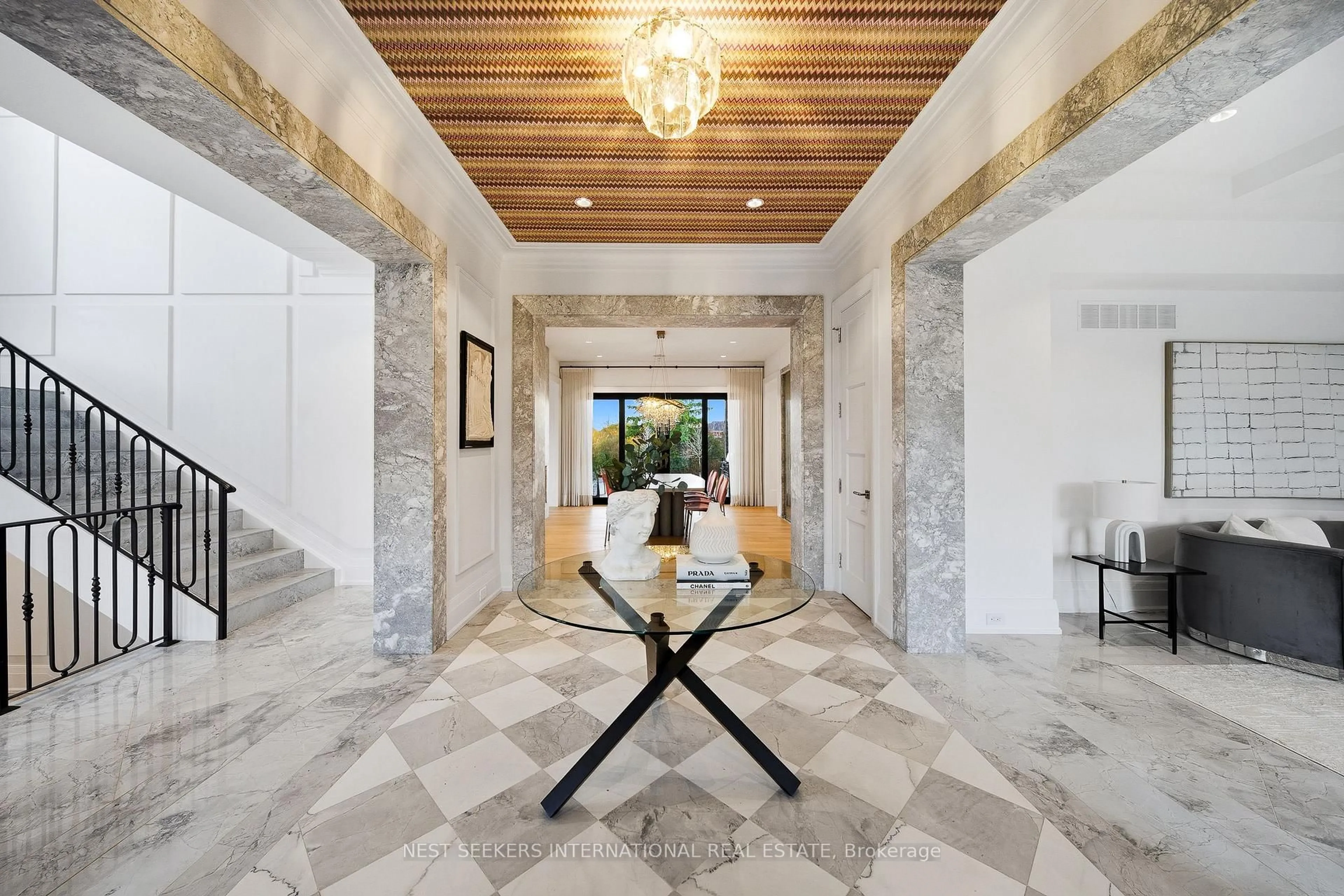 Indoor foyer for 165 Northern Pines Blvd, Vaughan Ontario L4H 4E5