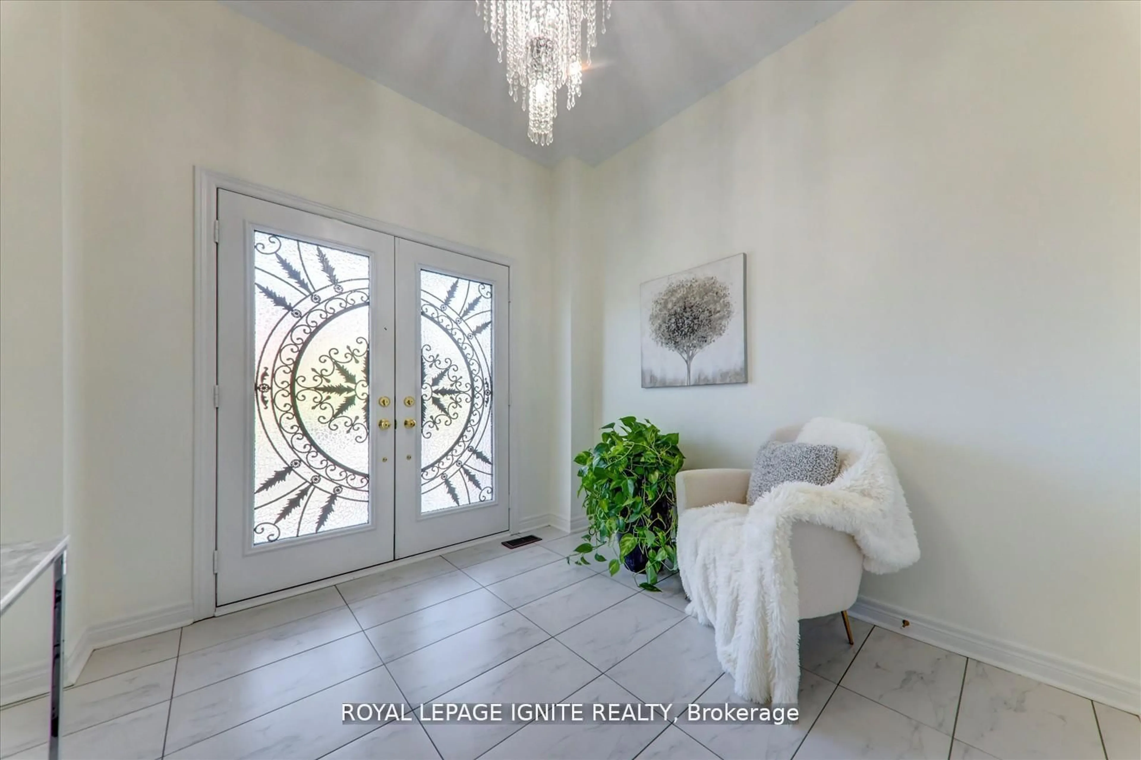 Indoor entryway for 127 Noah's Farm Tr, Whitchurch-Stouffville Ontario L4A 4P1