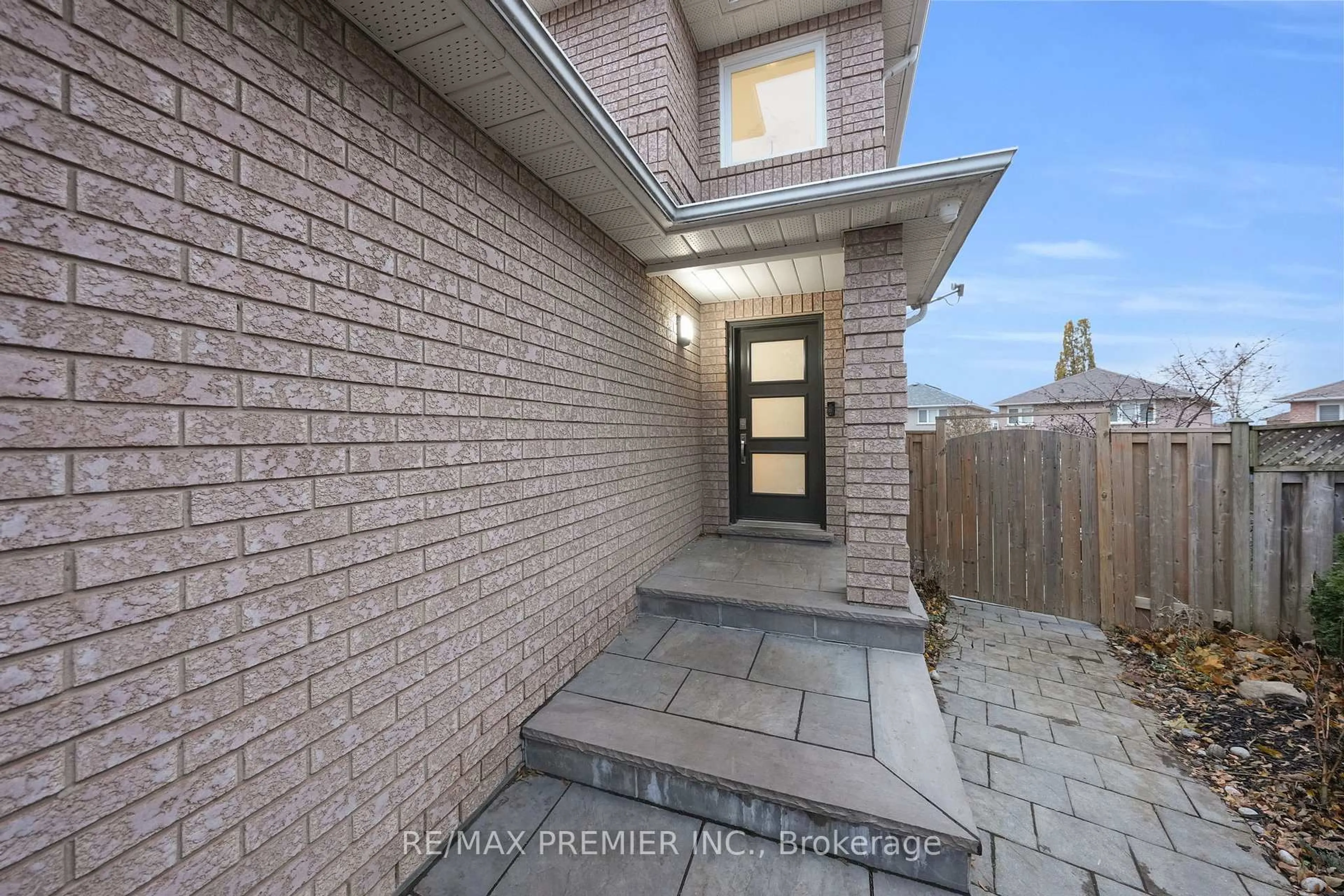 Unknown for 33 Topaz Crt, Vaughan Ontario L6A 2X2