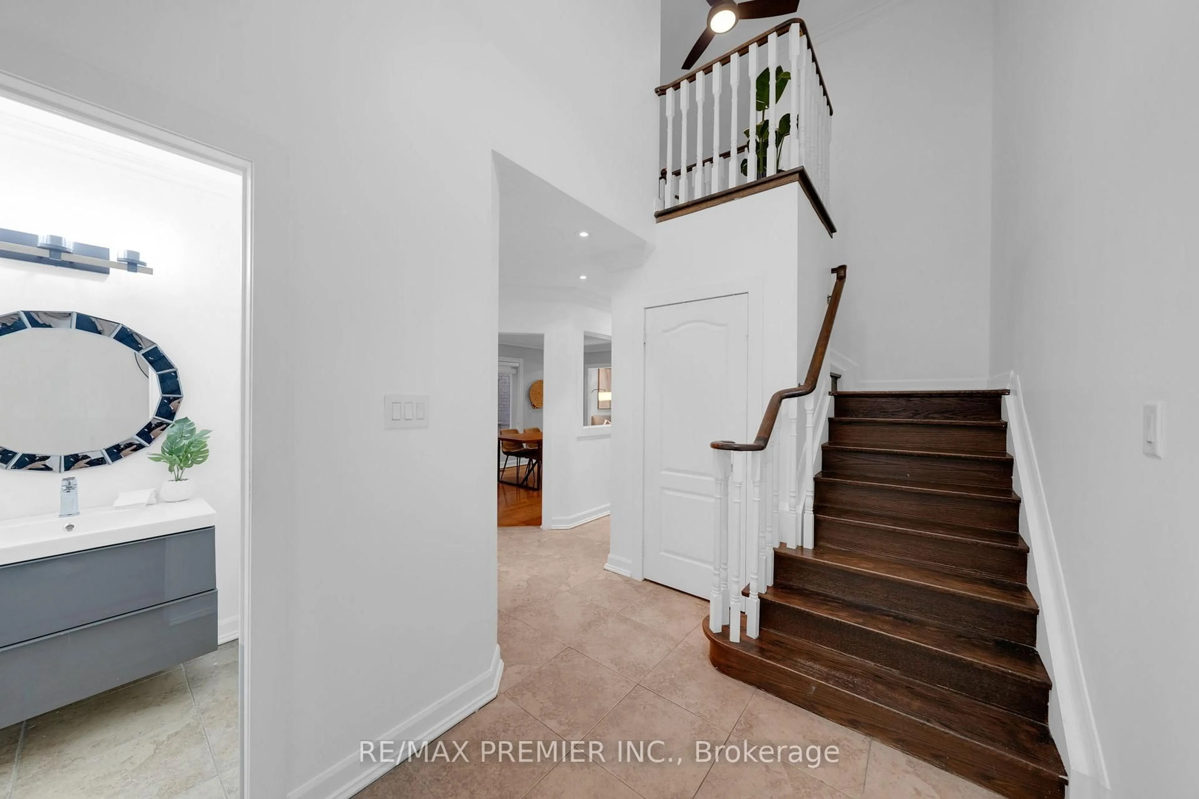 Unknown for 33 Topaz Crt, Vaughan Ontario L6A 2X2