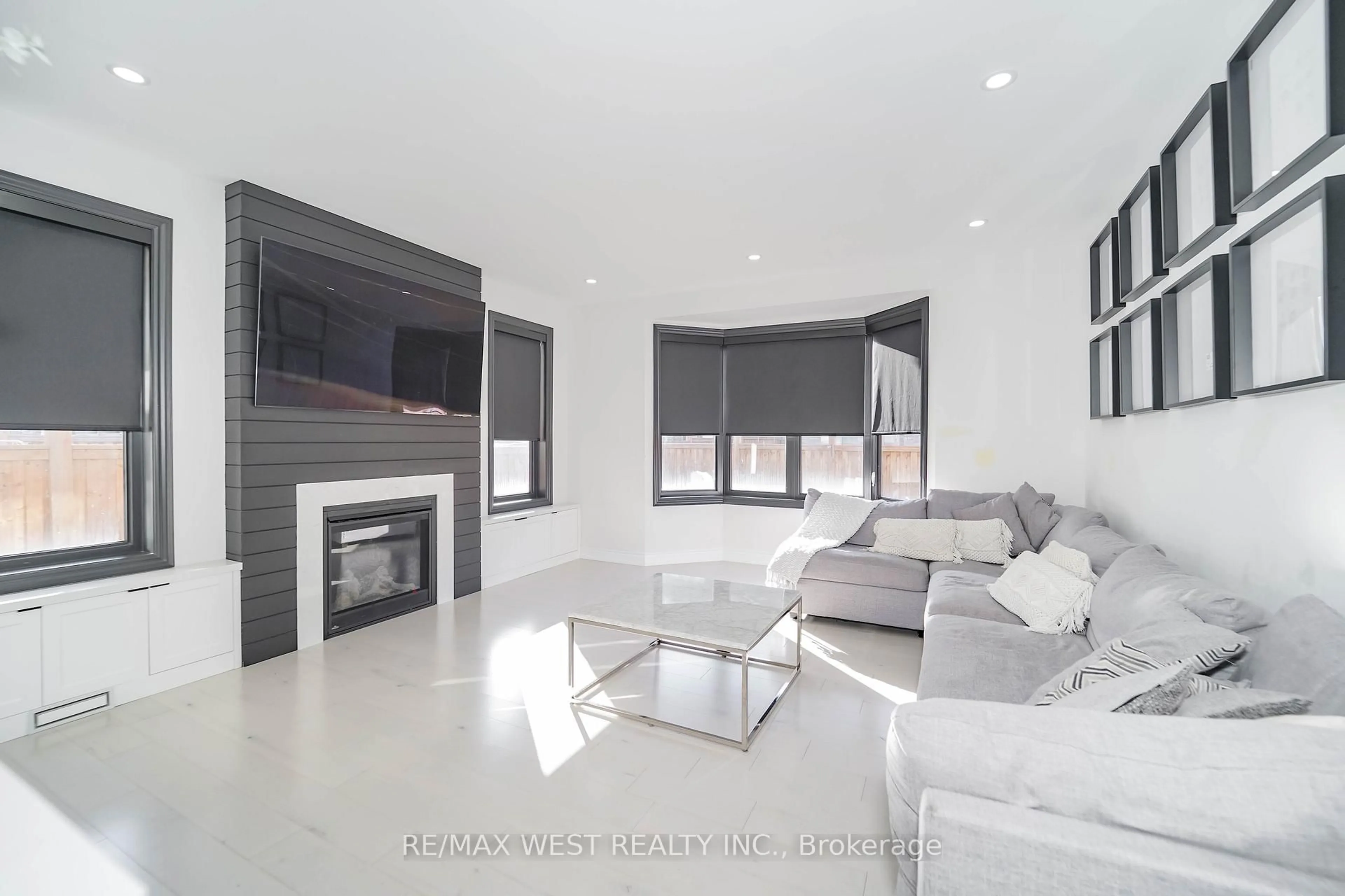 Home theater for 61 Bellefond St, Vaughan Ontario L4H 5C5