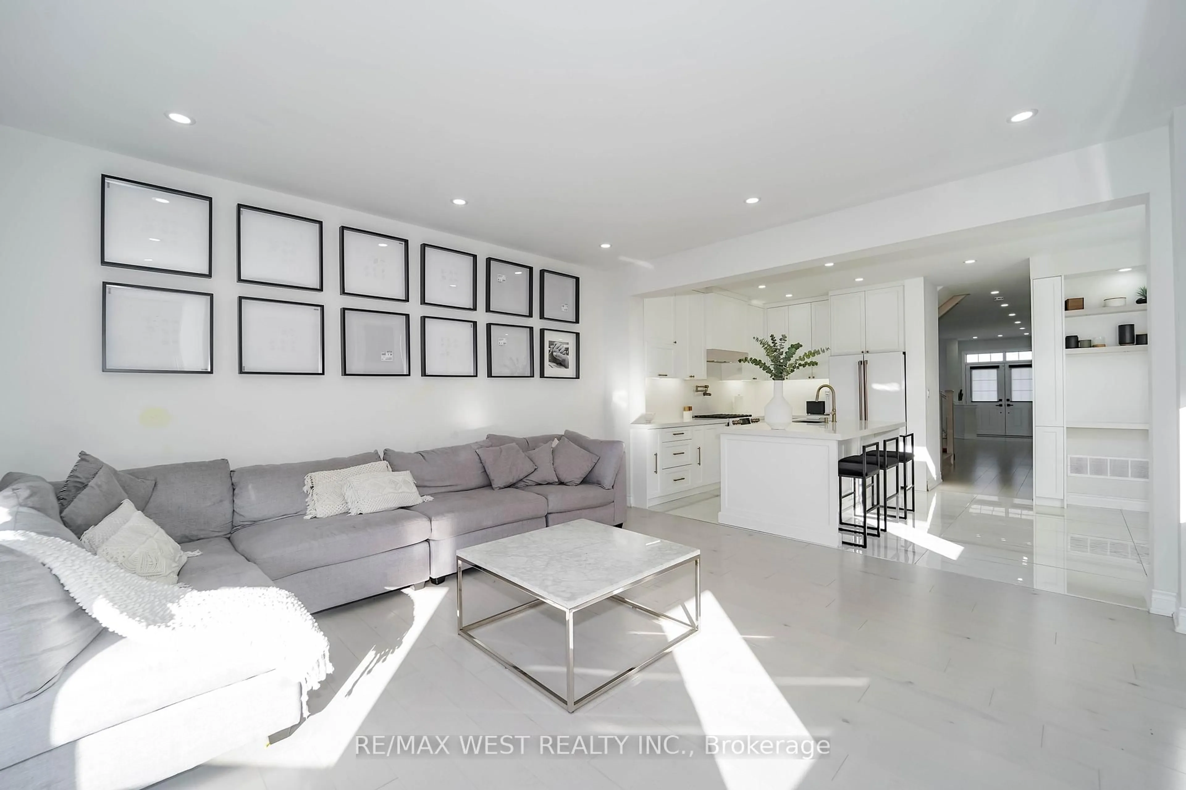 Living room with furniture, unknown for 61 Bellefond St, Vaughan Ontario L4H 5C5