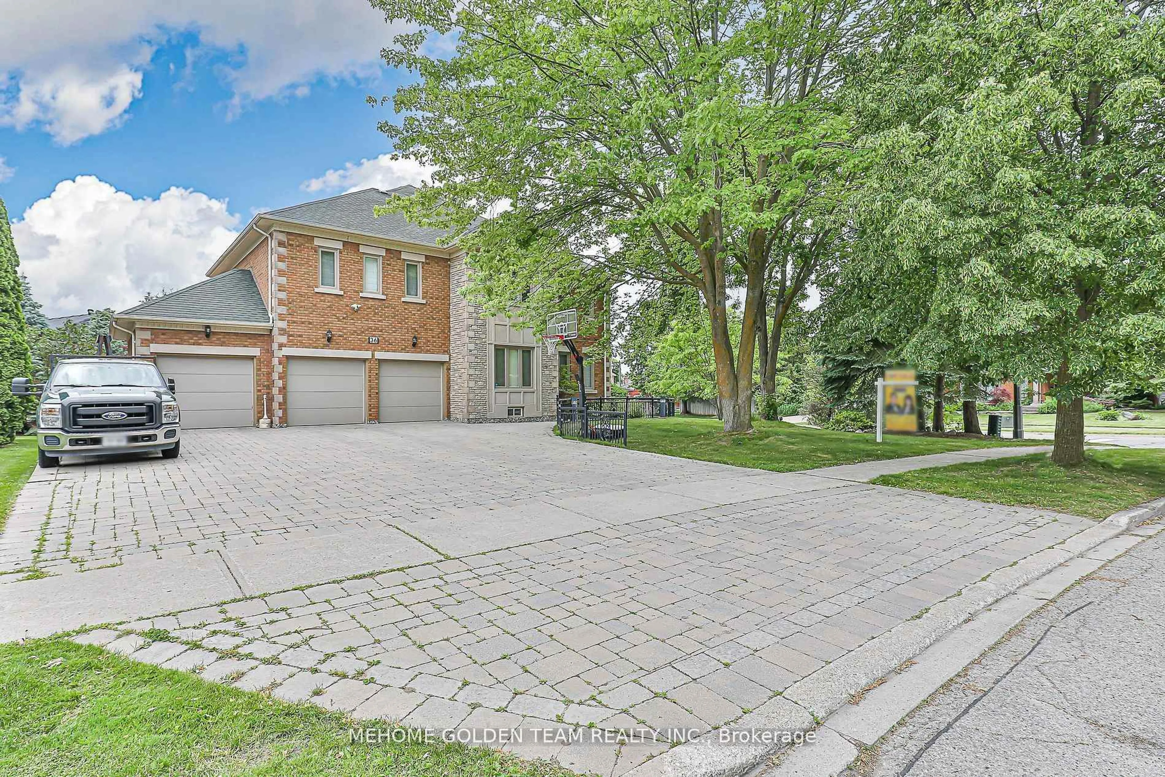 Home with brick exterior material, street for 36 Glenarden Cres, Richmond Hill Ontario L4B 2G9