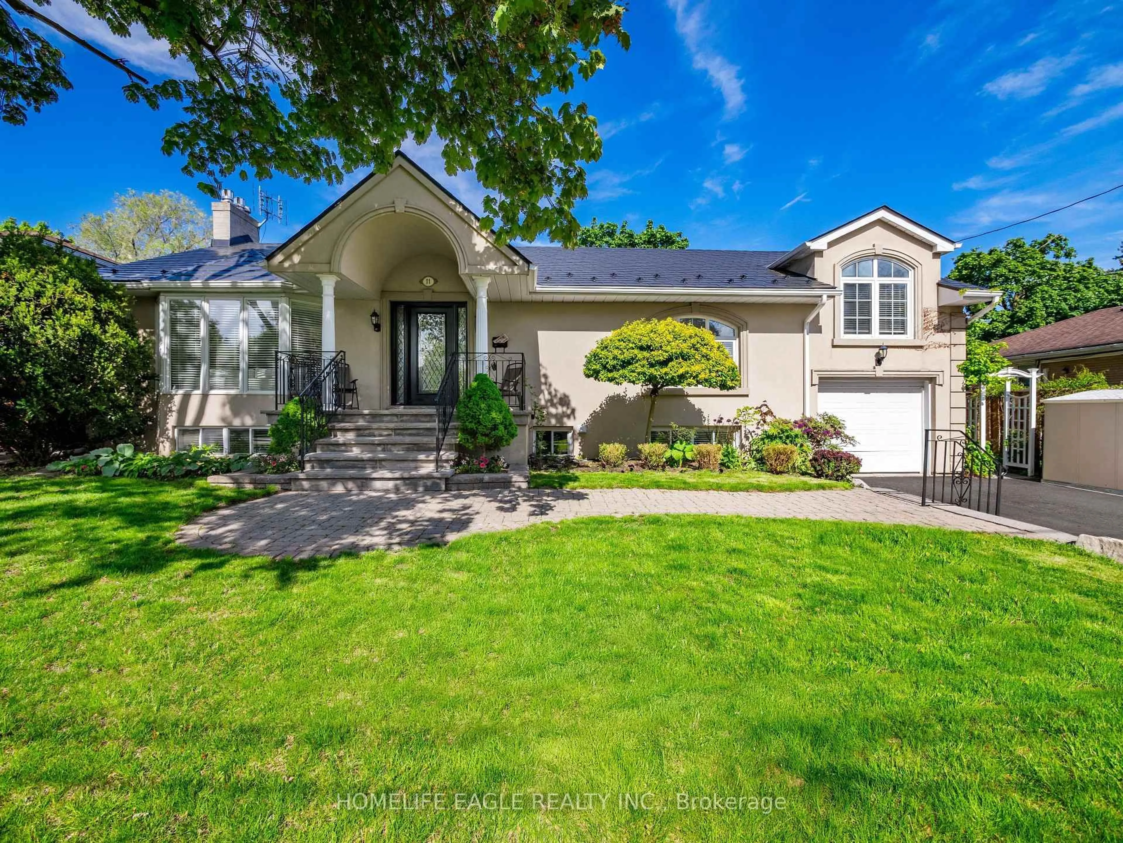 Home with vinyl exterior material, street for 11 Knollside Dr, Richmond Hill Ontario L4C 4W7