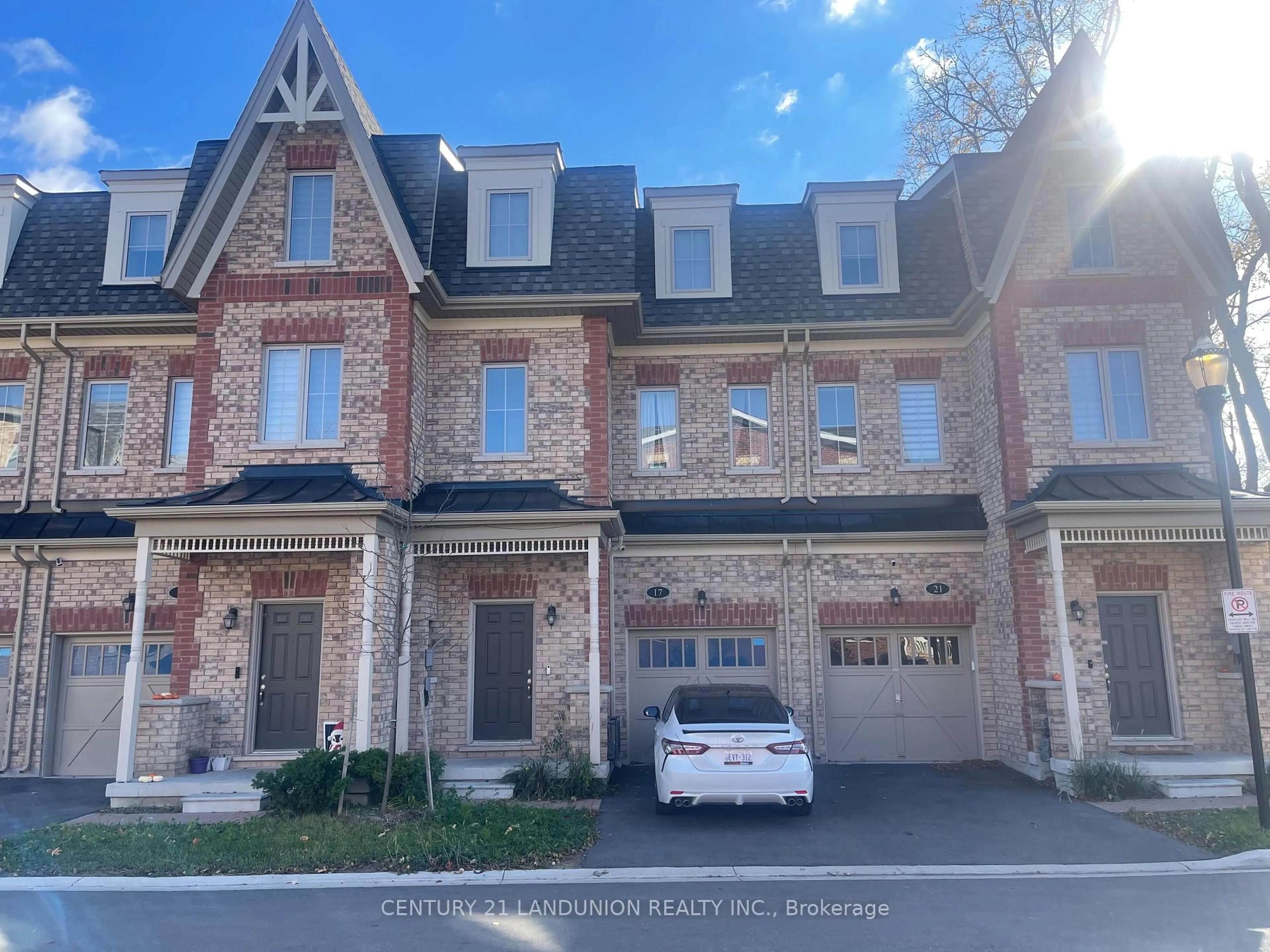 Home with brick exterior material, street for 17 McConaghy Crt, Vaughan Ontario L6A 5C1