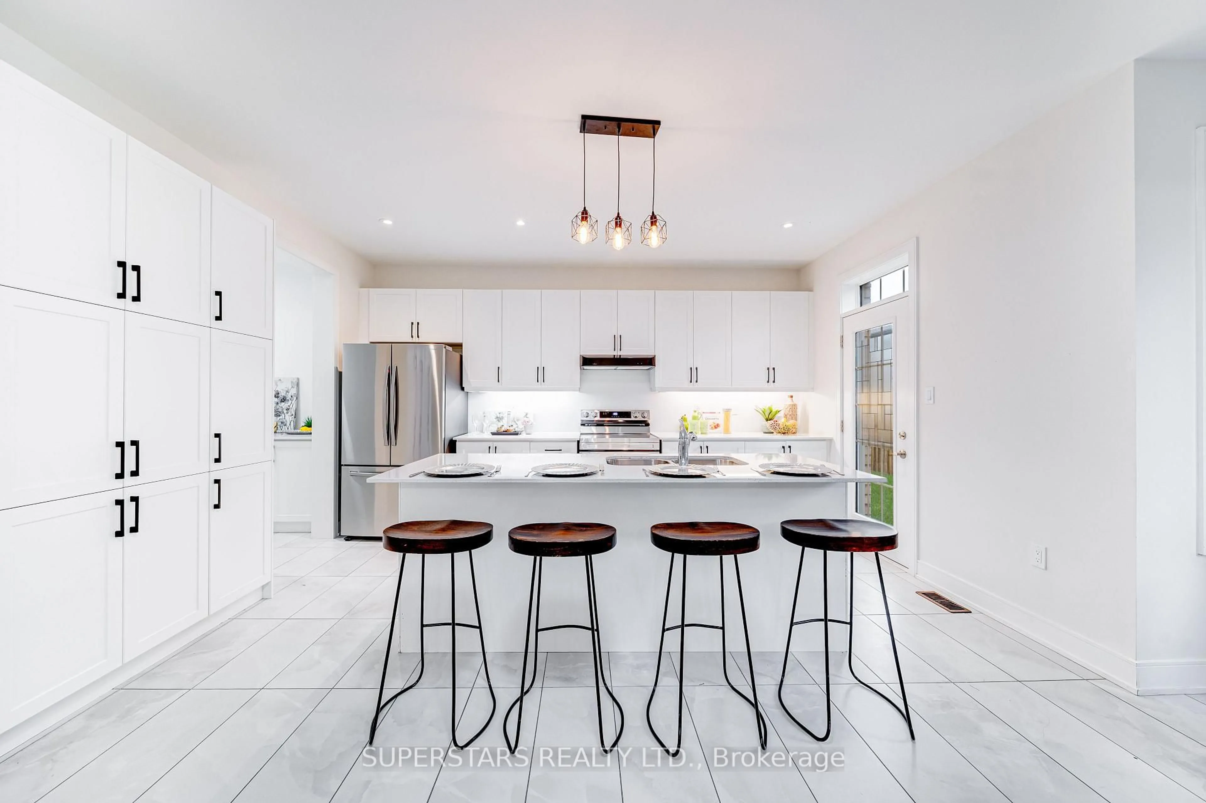 Contemporary kitchen, ceramic/tile floor for 143 Kenneth Rogers Cres, East Gwillimbury Ontario L9N 0S1