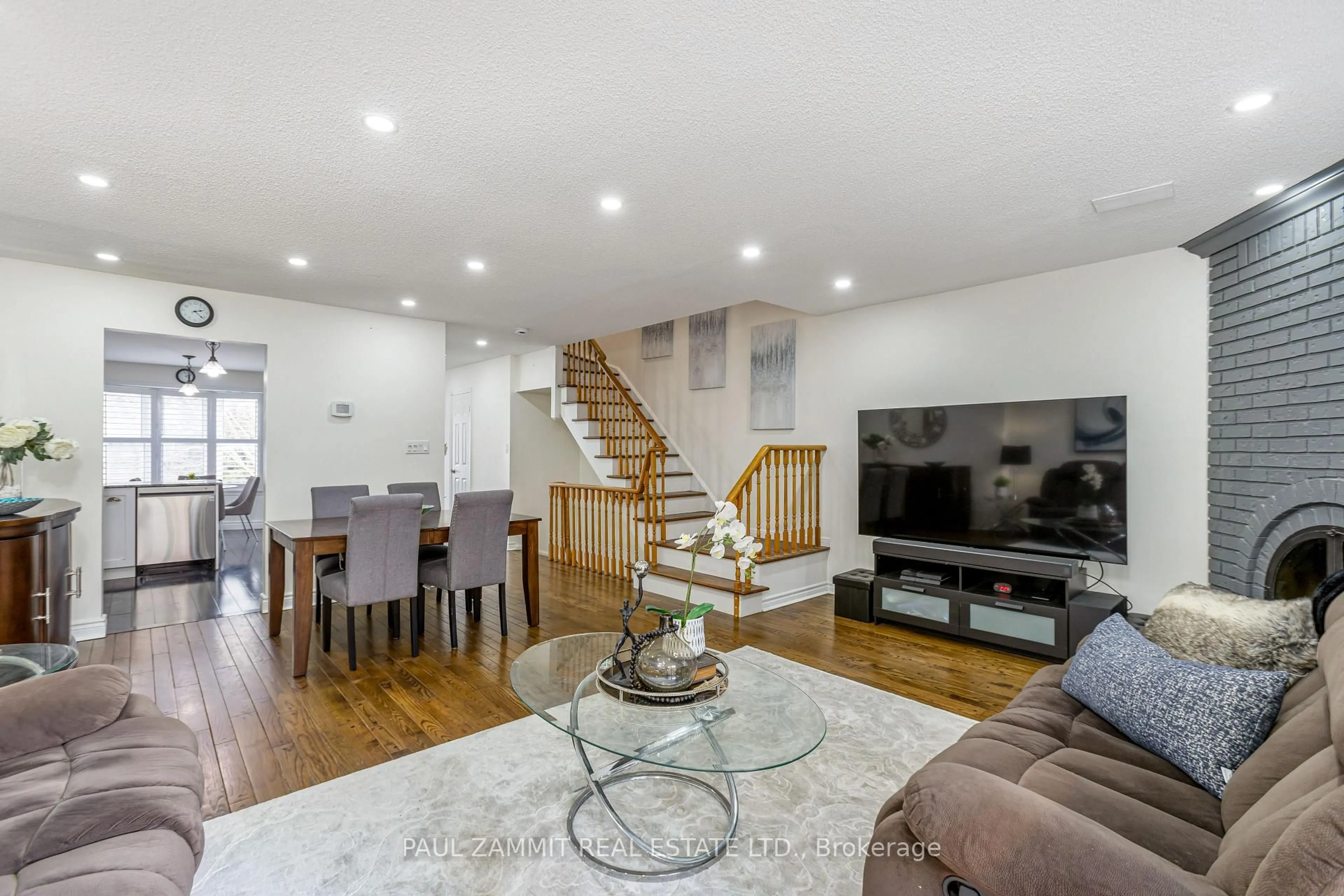 Living room with furniture, unknown for 119 Confederation Way, Markham Ontario L3T 5R4