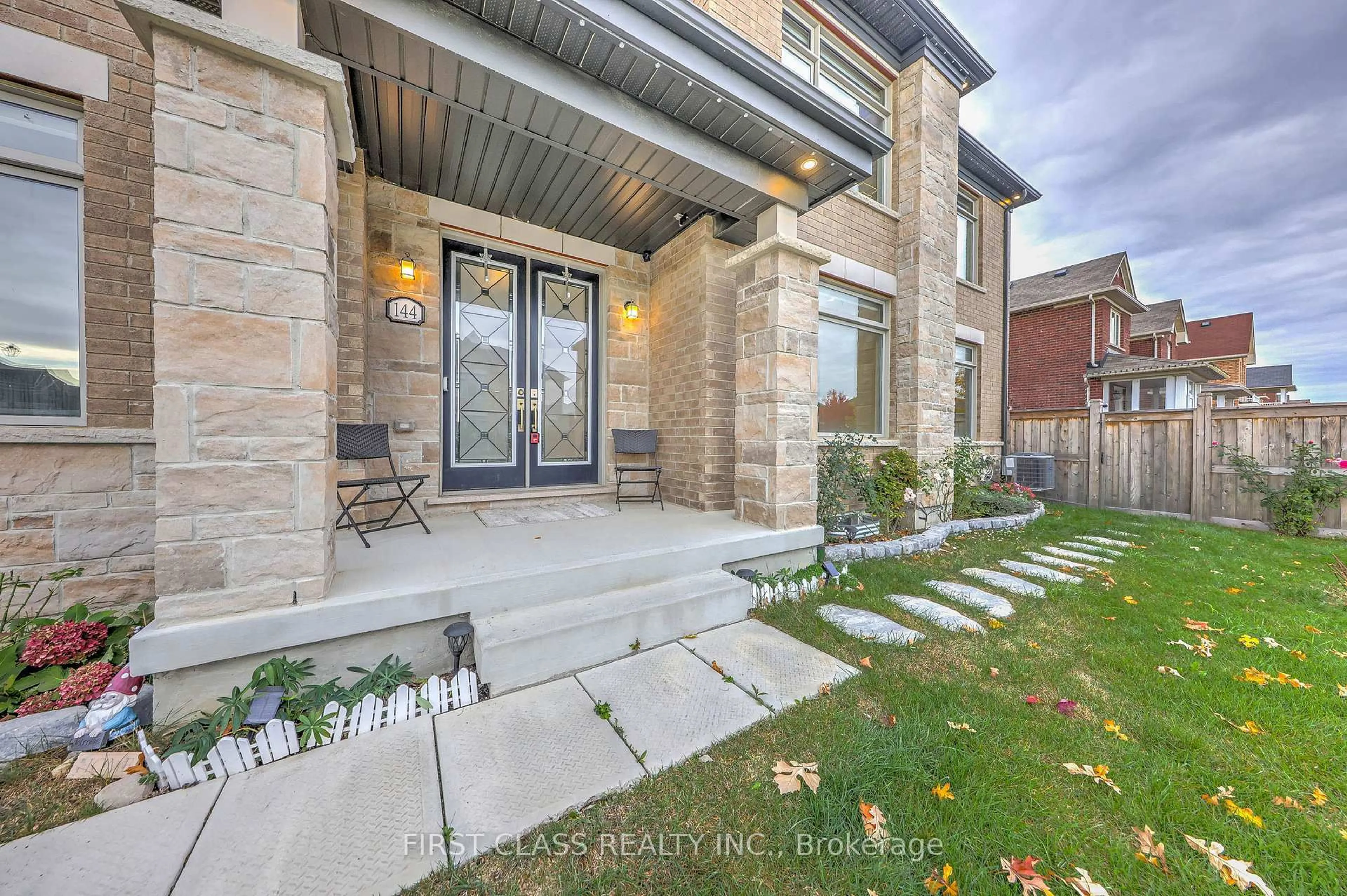 Home with brick exterior material, street for 144 Byers Pond Way, Whitchurch-Stouffville Ontario L4A 4X3