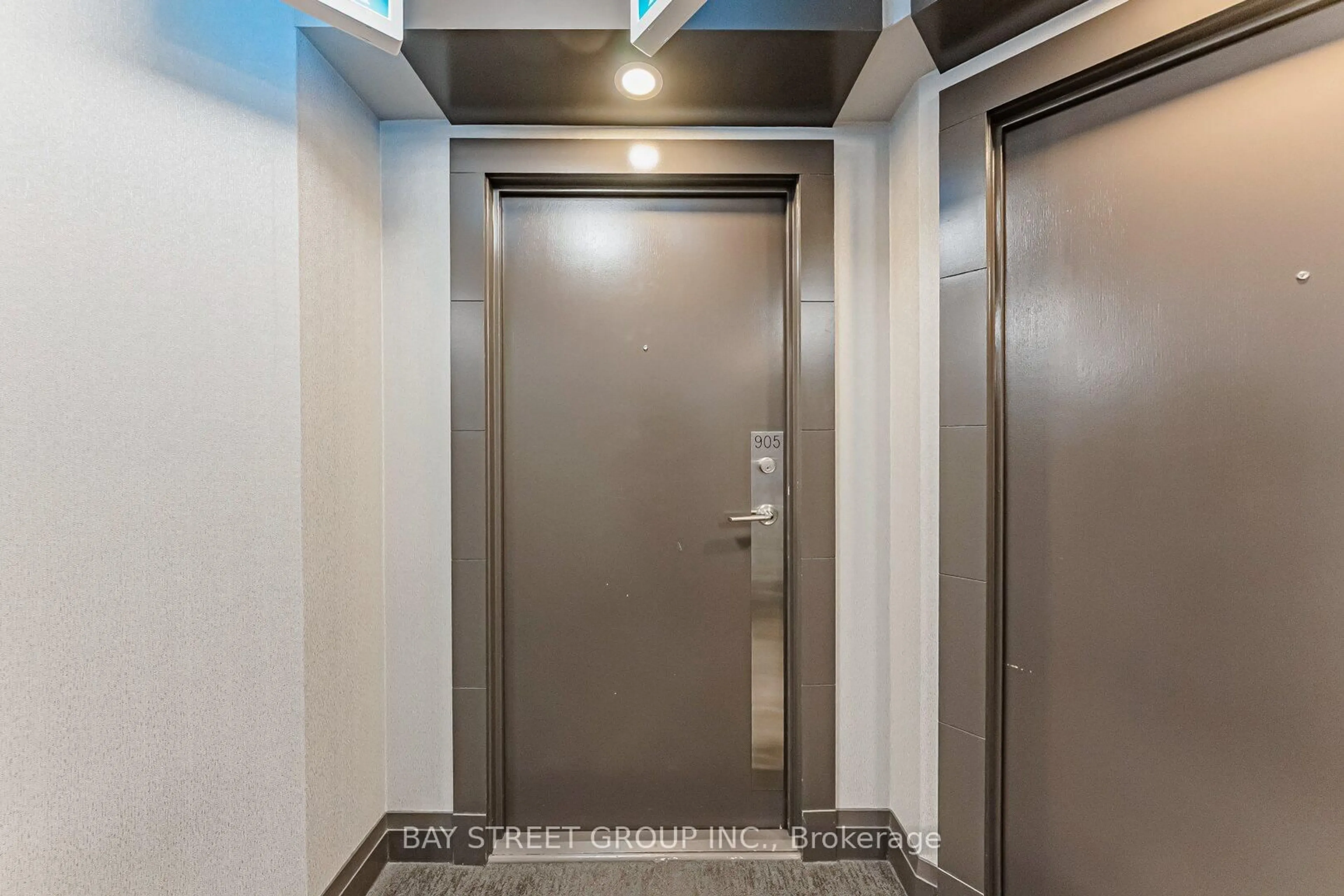 Indoor foyer for 75 South Town Center Blvd #905, Markham Ontario L6G 0B3