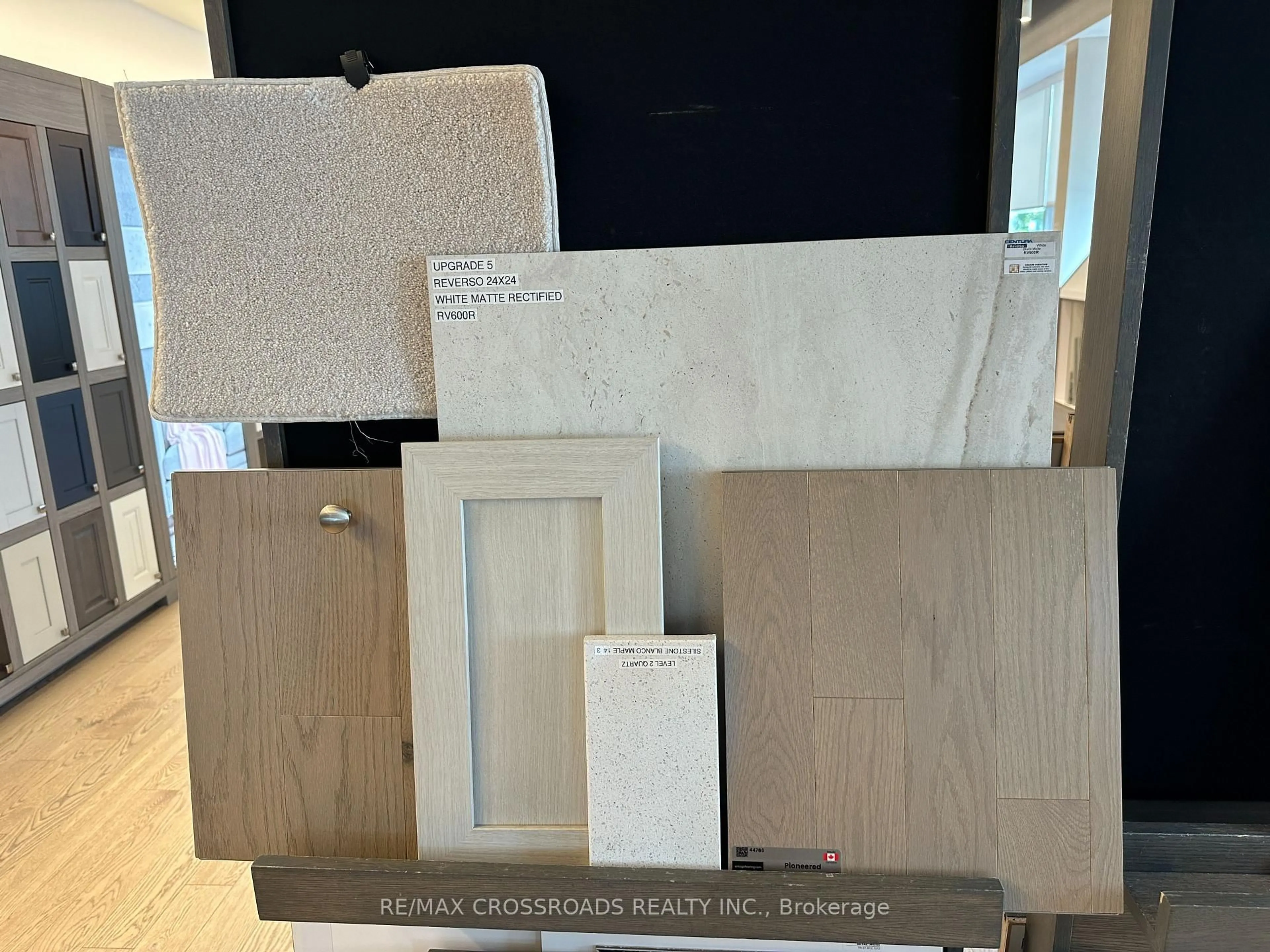 Indoor entryway for 5 Kane Cres, Aurora Ontario L4G 0C5