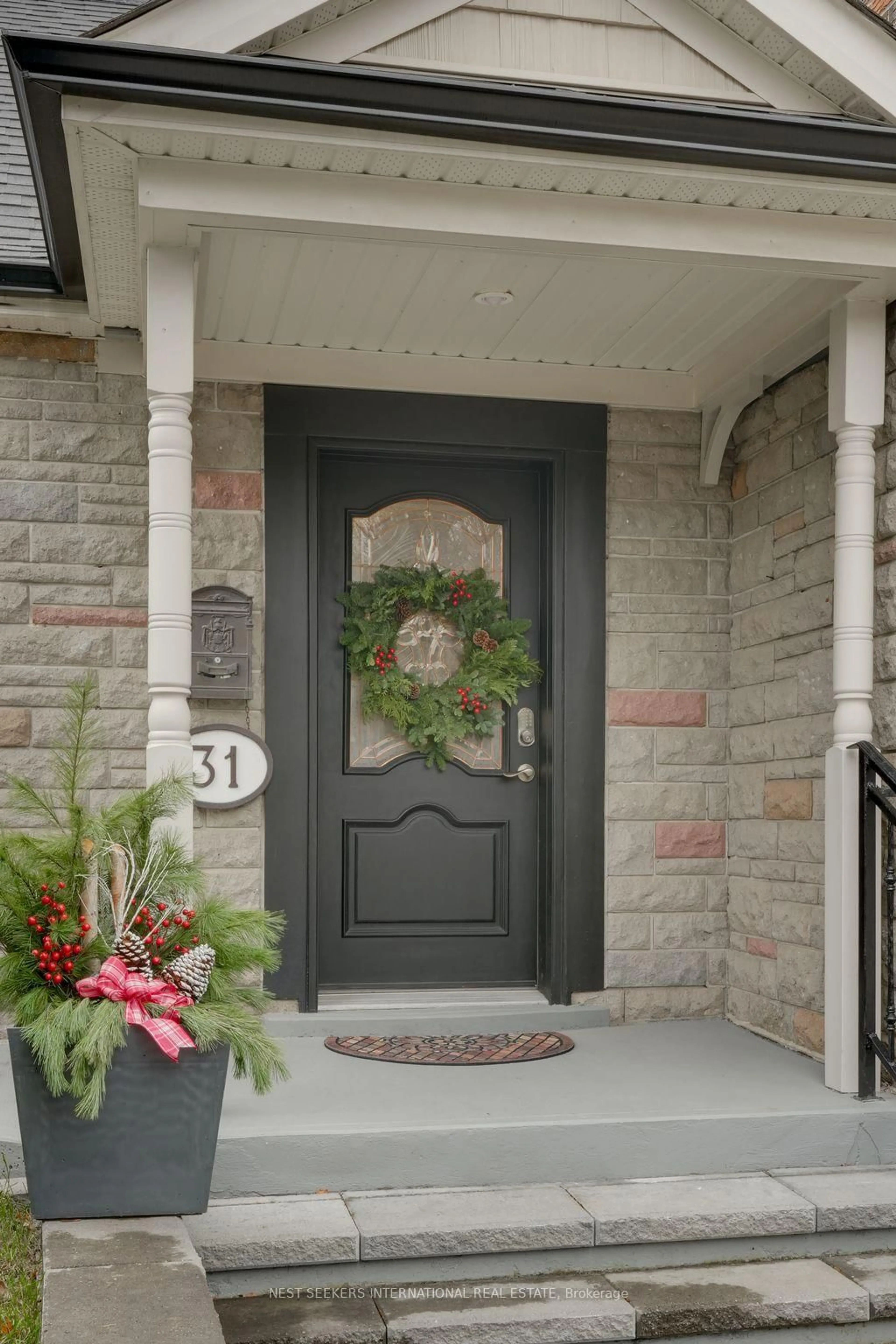 Indoor entryway for 31 Mark St, Aurora Ontario L4G 1L4