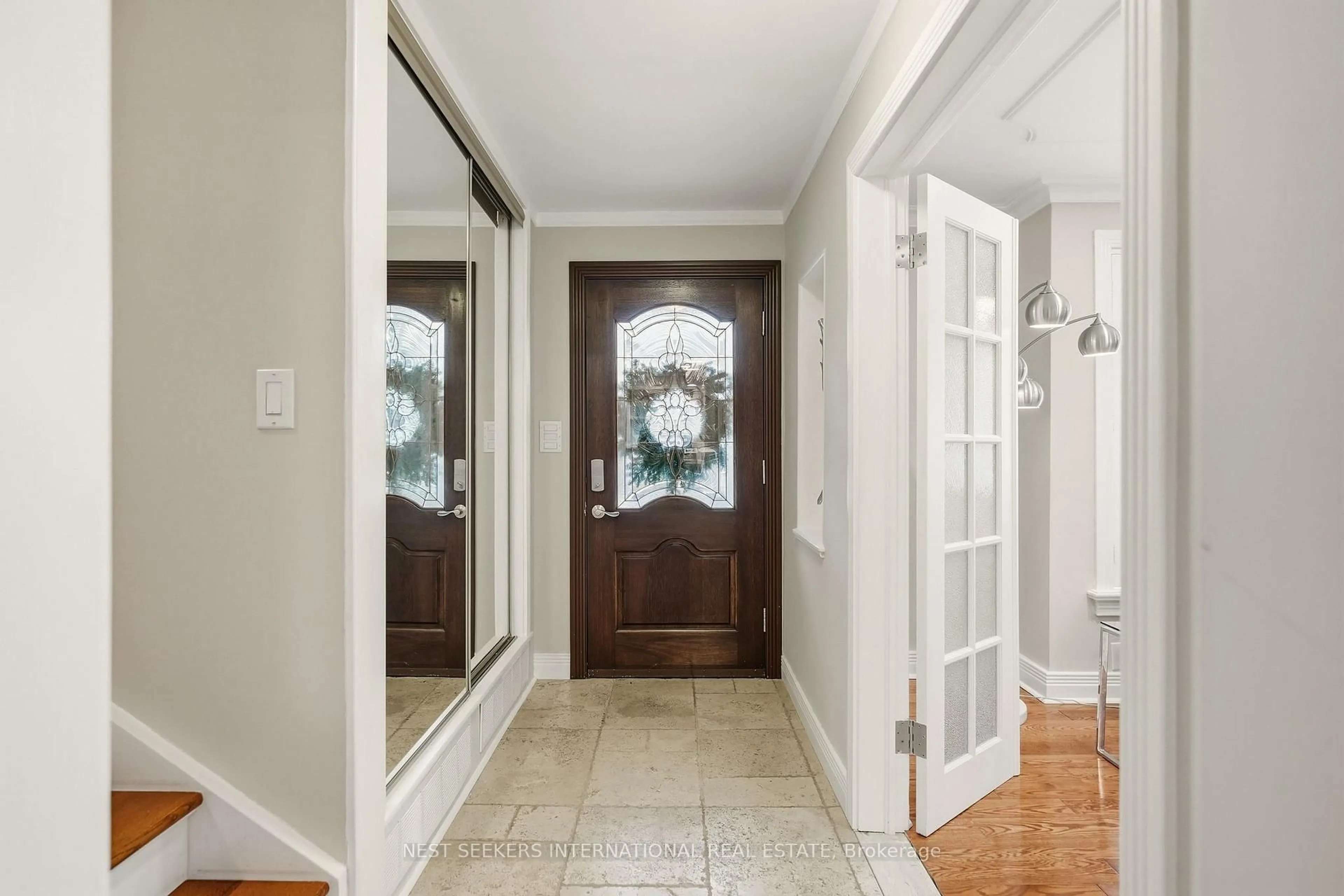 Indoor entryway for 31 Mark St, Aurora Ontario L4G 1L4