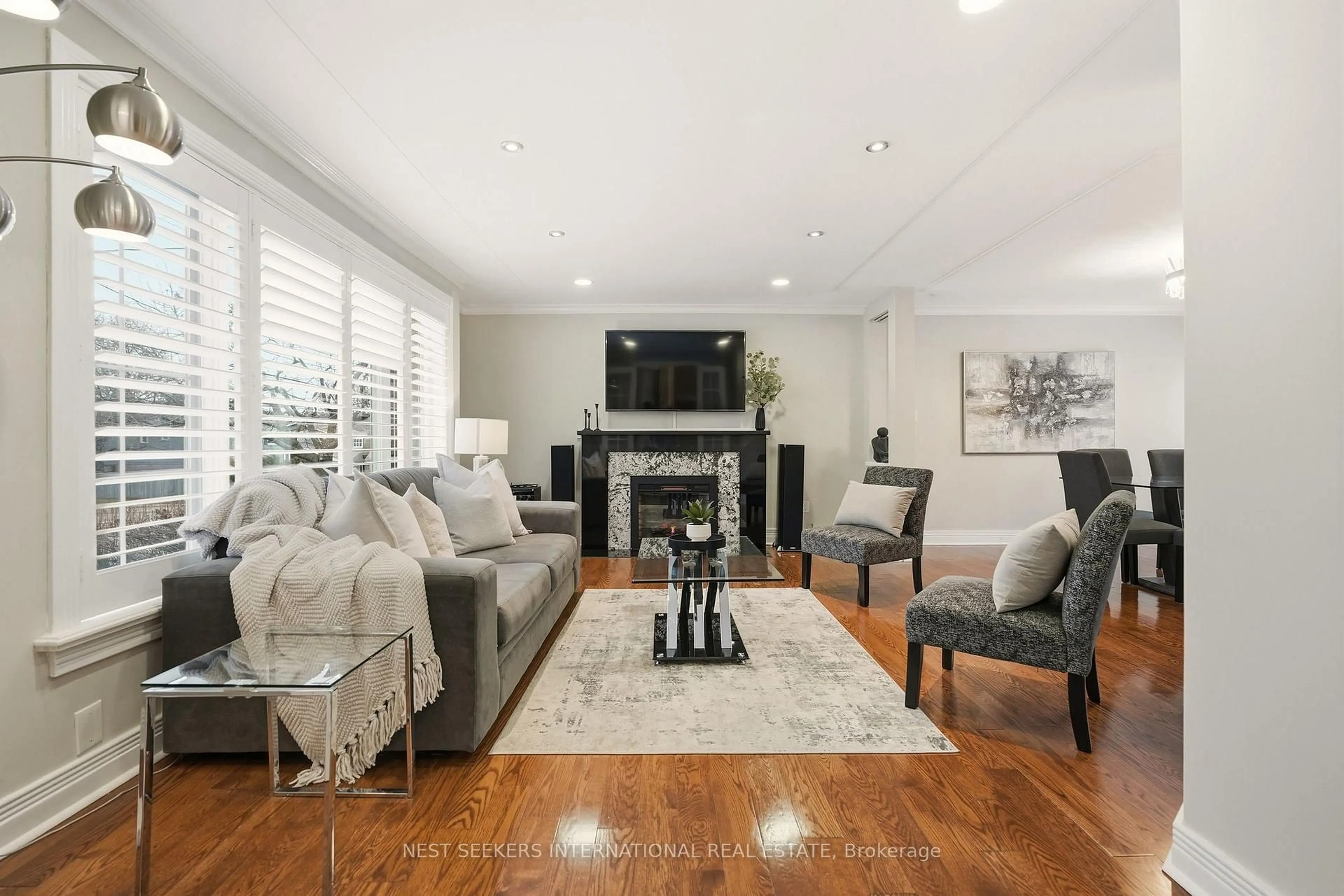 Living room with furniture, unknown for 31 Mark St, Aurora Ontario L4G 1L4