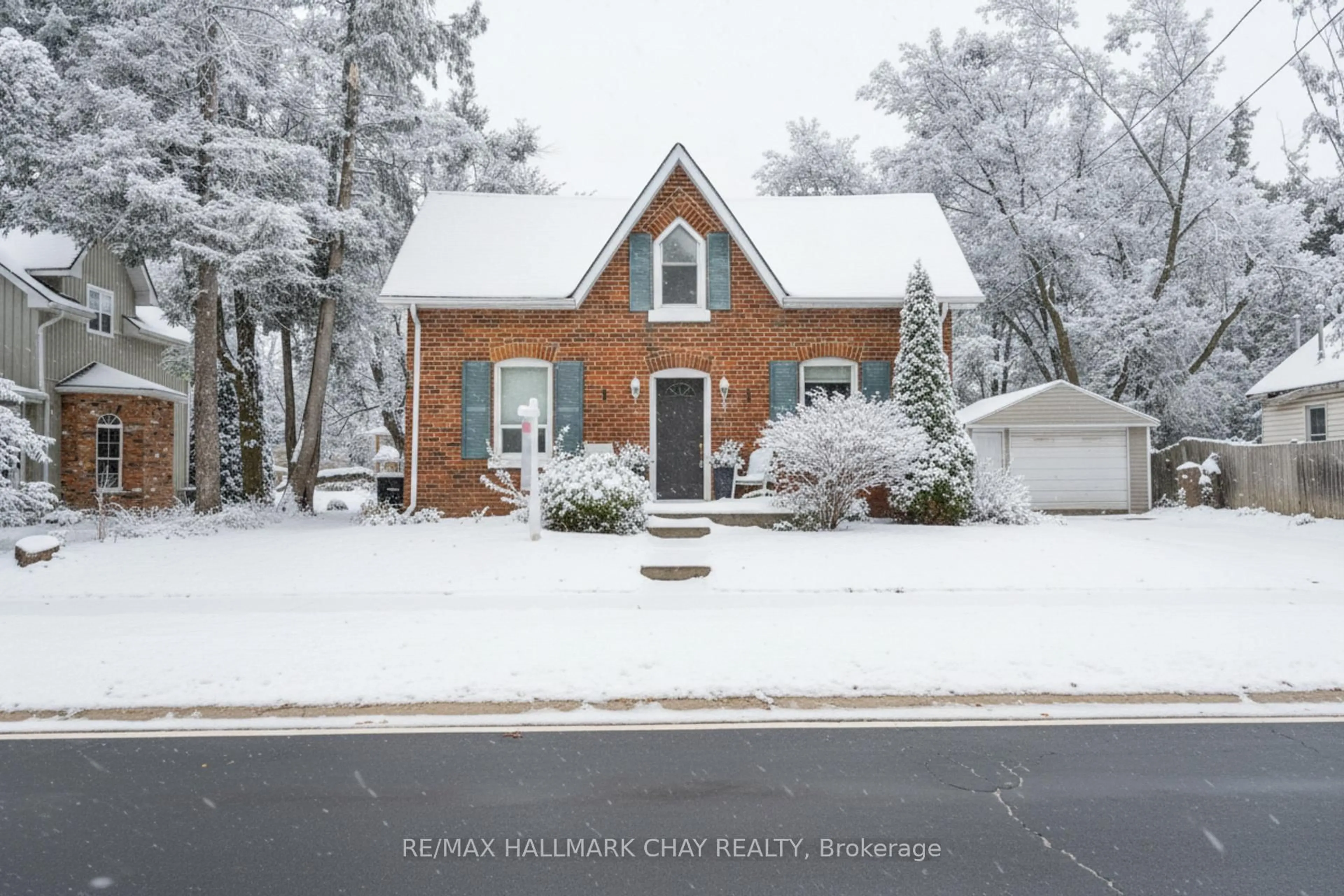 Home with vinyl exterior material, unknown for 2088 Victoria St, Innisfil Ontario L9S 1K4