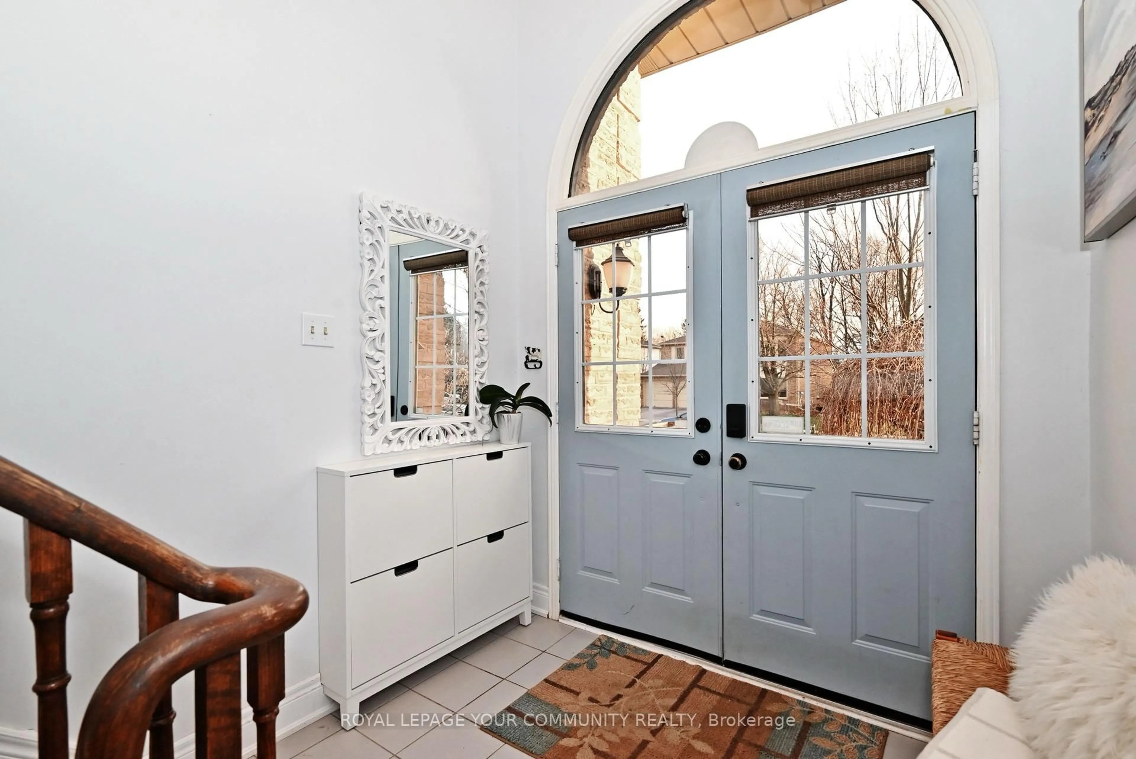 Indoor entryway for 188 Kemano Rd, Aurora Ontario L4G 4Z2