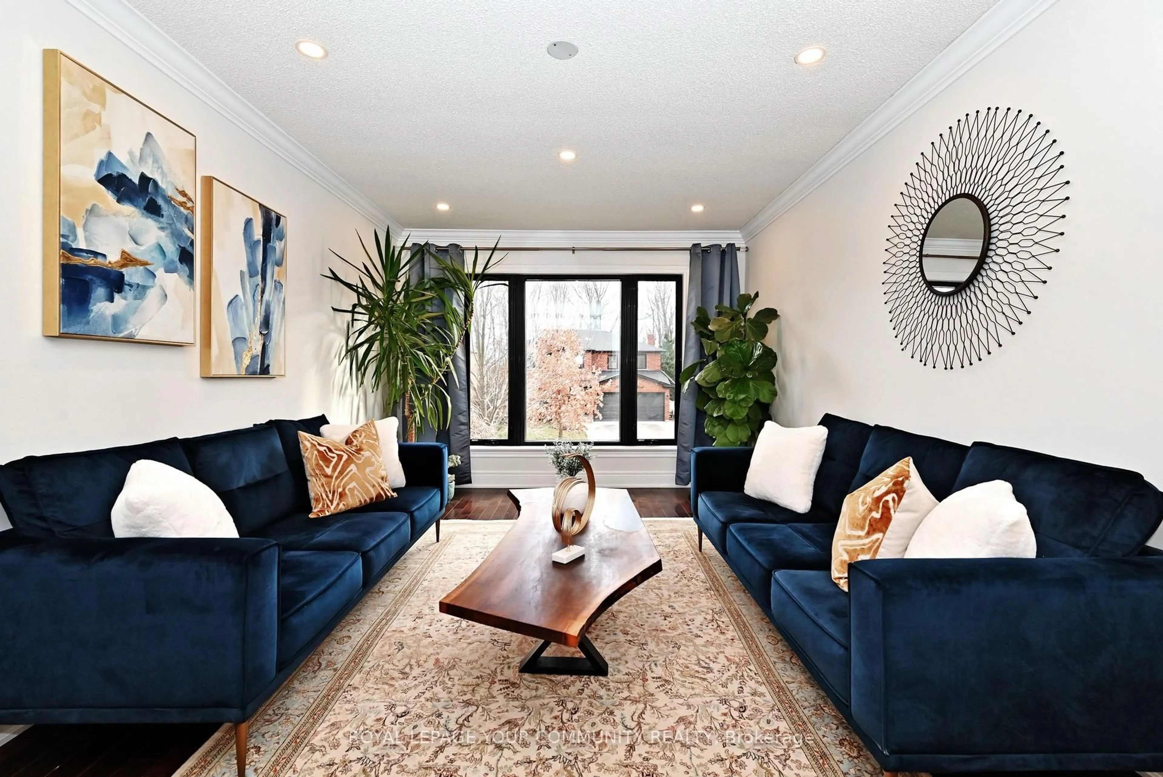 Living room with furniture, carpet floor for 188 Kemano Rd, Aurora Ontario L4G 4Z2