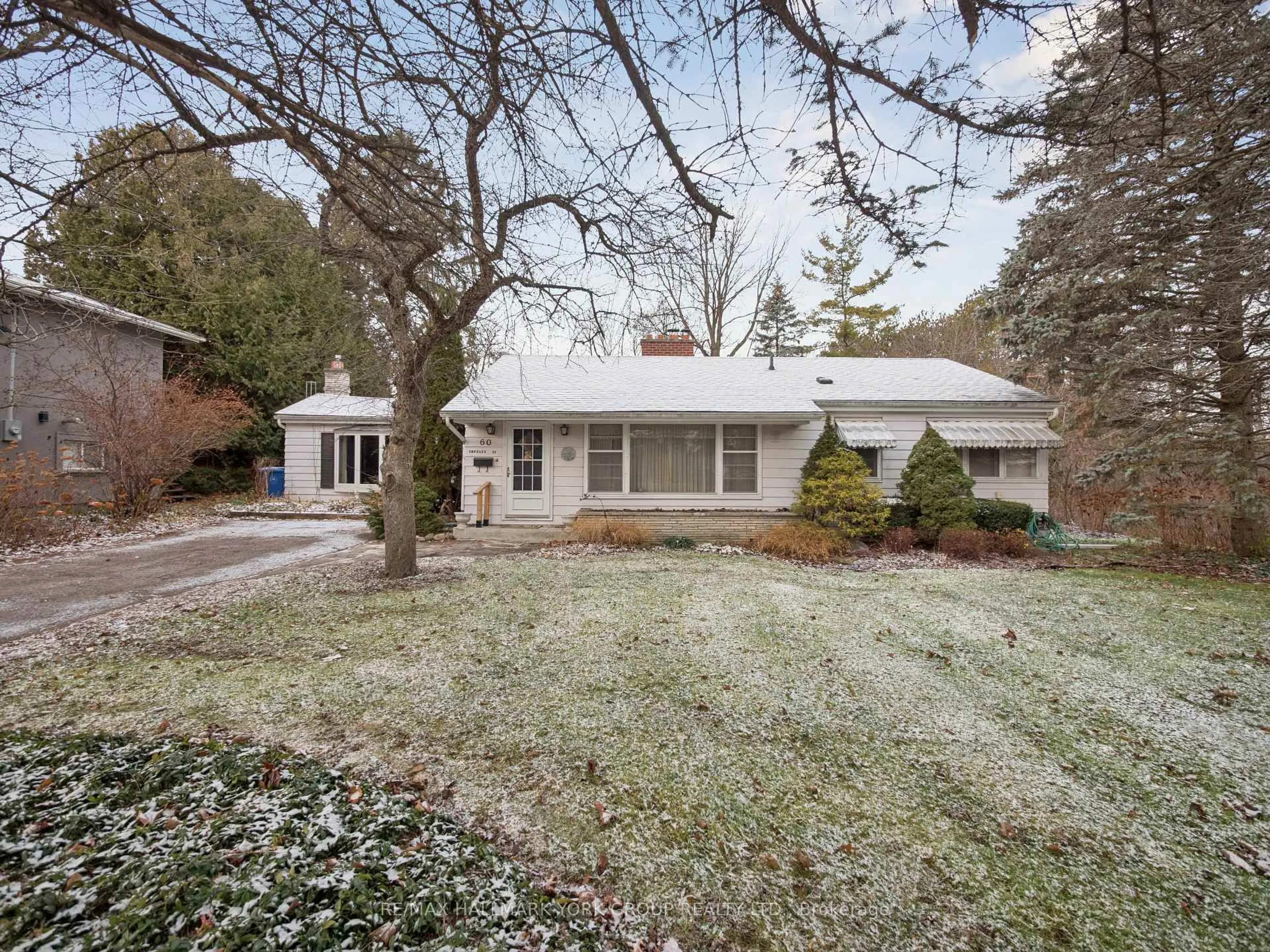 Unknown for 60 Charles St, King Ontario L7B 1J7