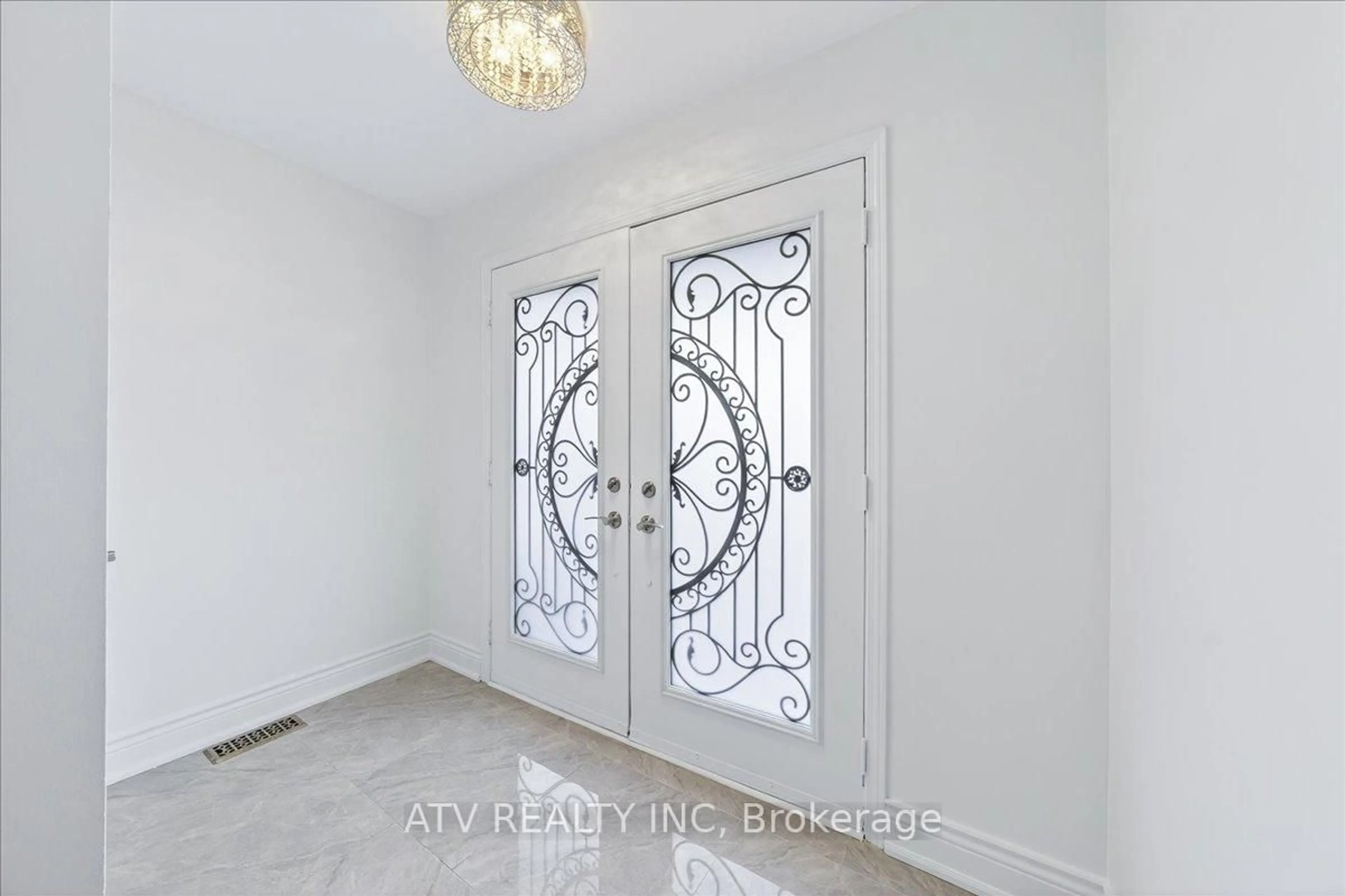 Indoor entryway for 125 David Todd Ave, Vaughan Ontario L4H 1R4