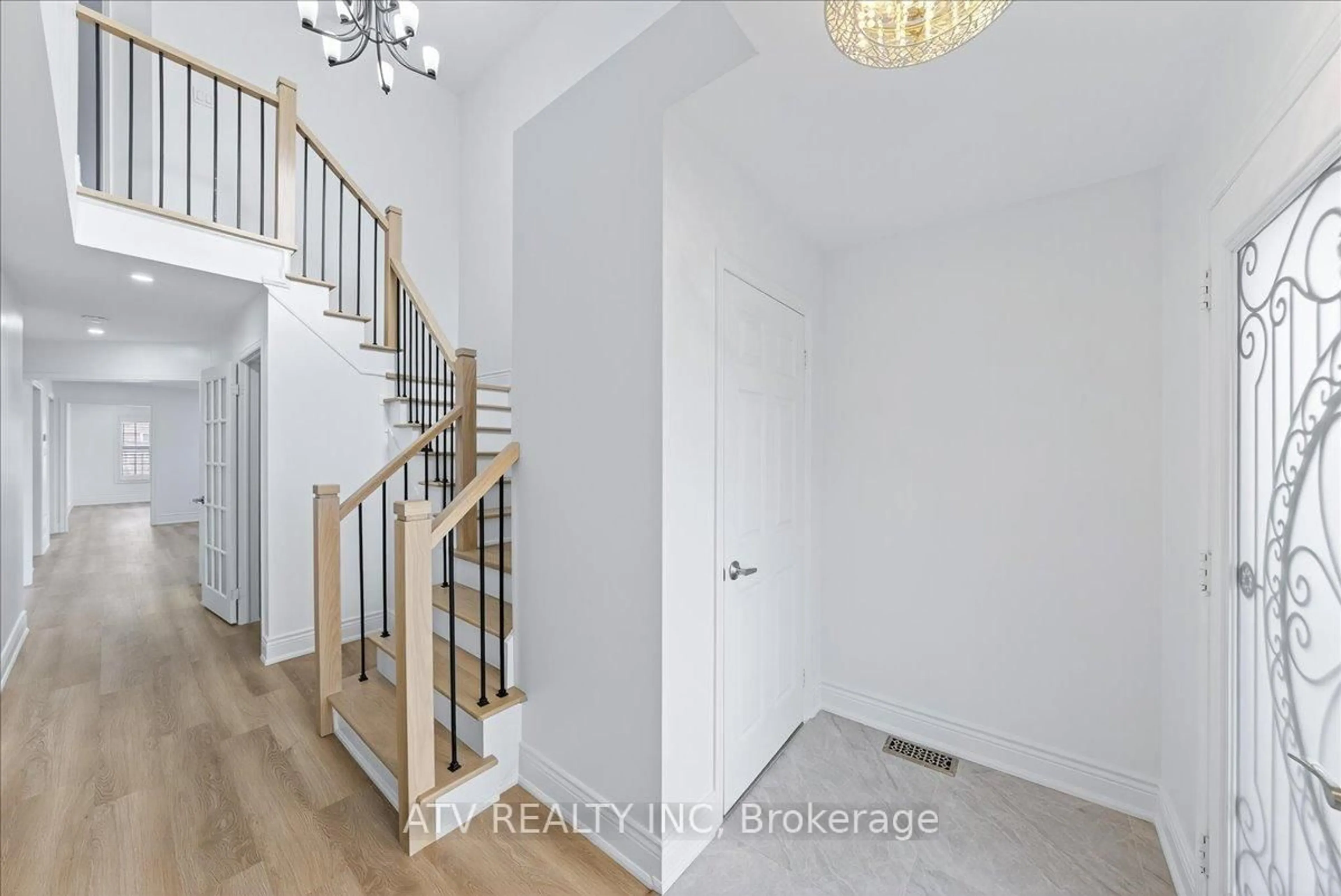 Indoor entryway for 125 David Todd Ave, Vaughan Ontario L4H 1R4