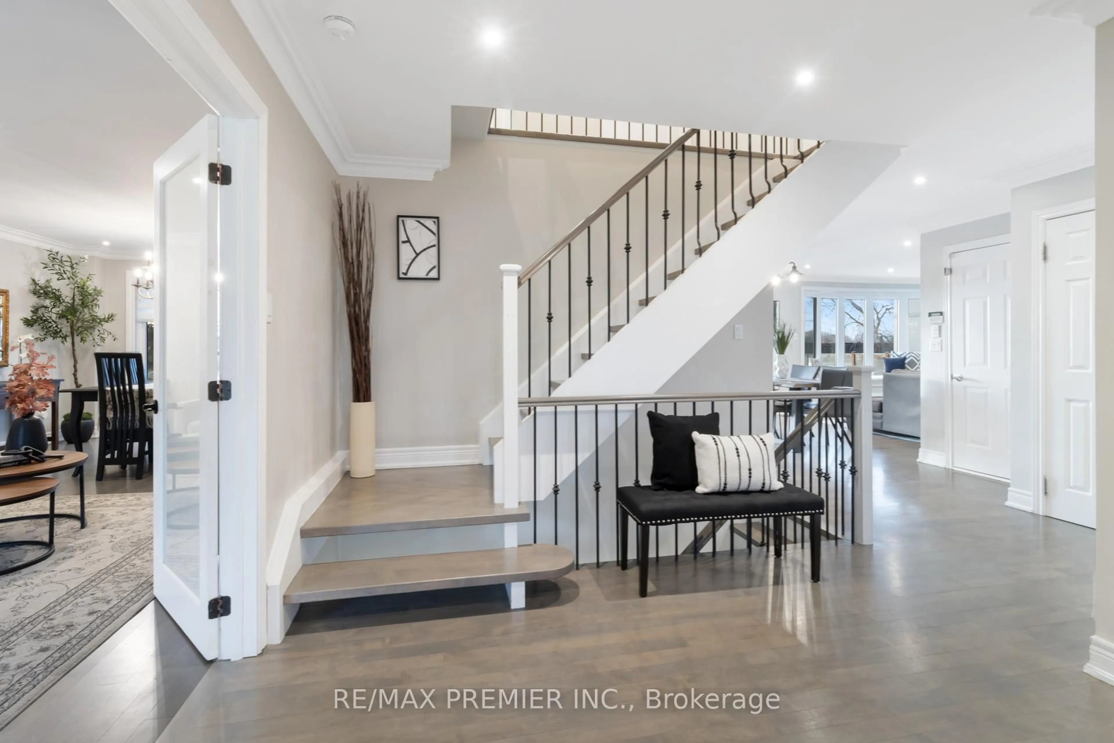 Indoor entryway for 60 Nobleview Dr, King Ontario L0G 1N0