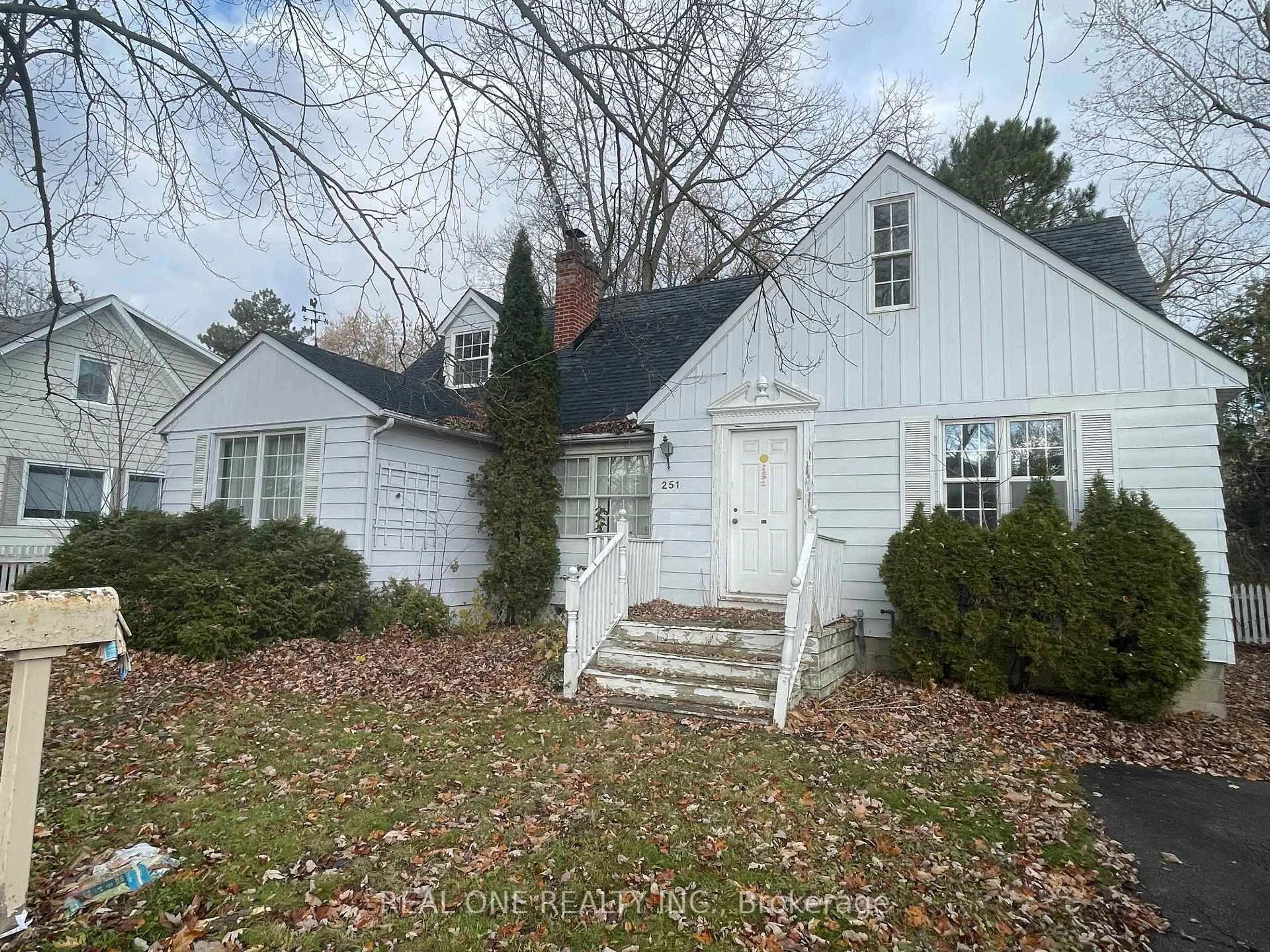 Unknown for 251 Richmond St, Richmond Hill Ontario L4C 3Y9