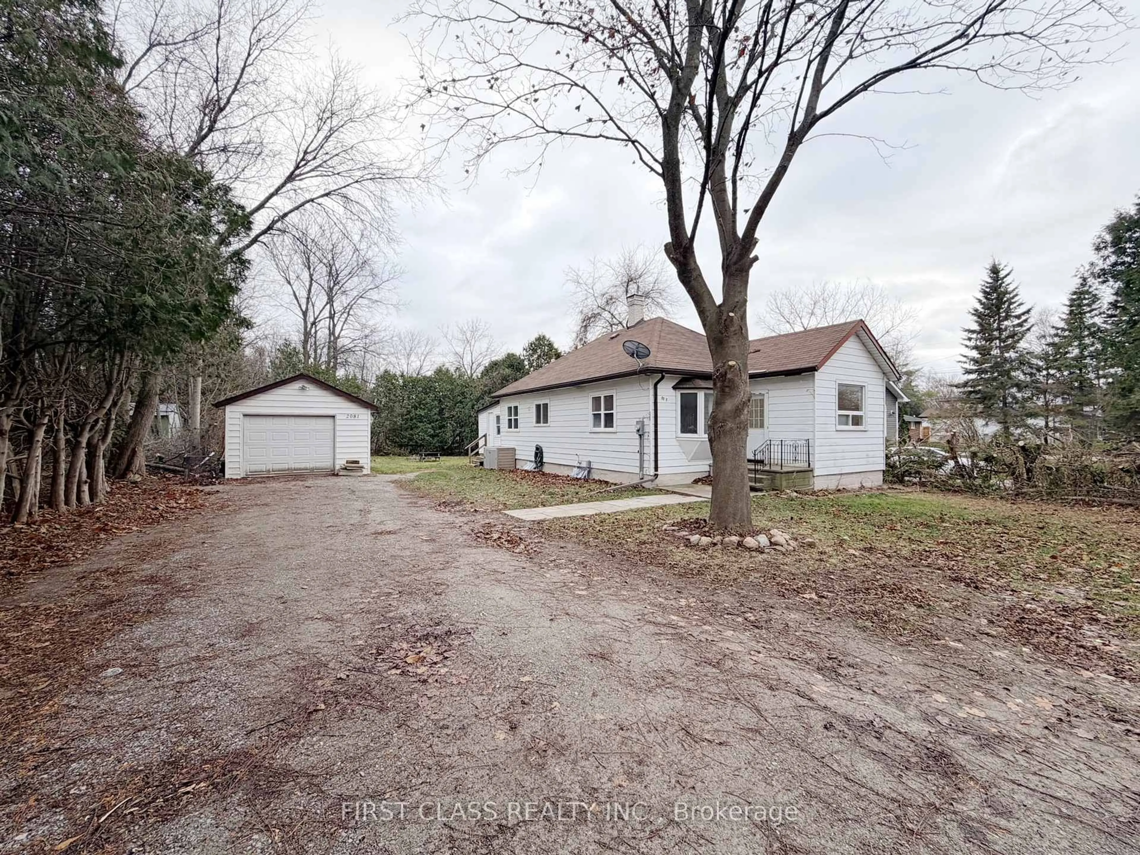A pic from outside/outdoor area/front of a property/back of a property/a pic from drone, street for 2081 Metro Rd, Georgina Ontario L0E 1L0