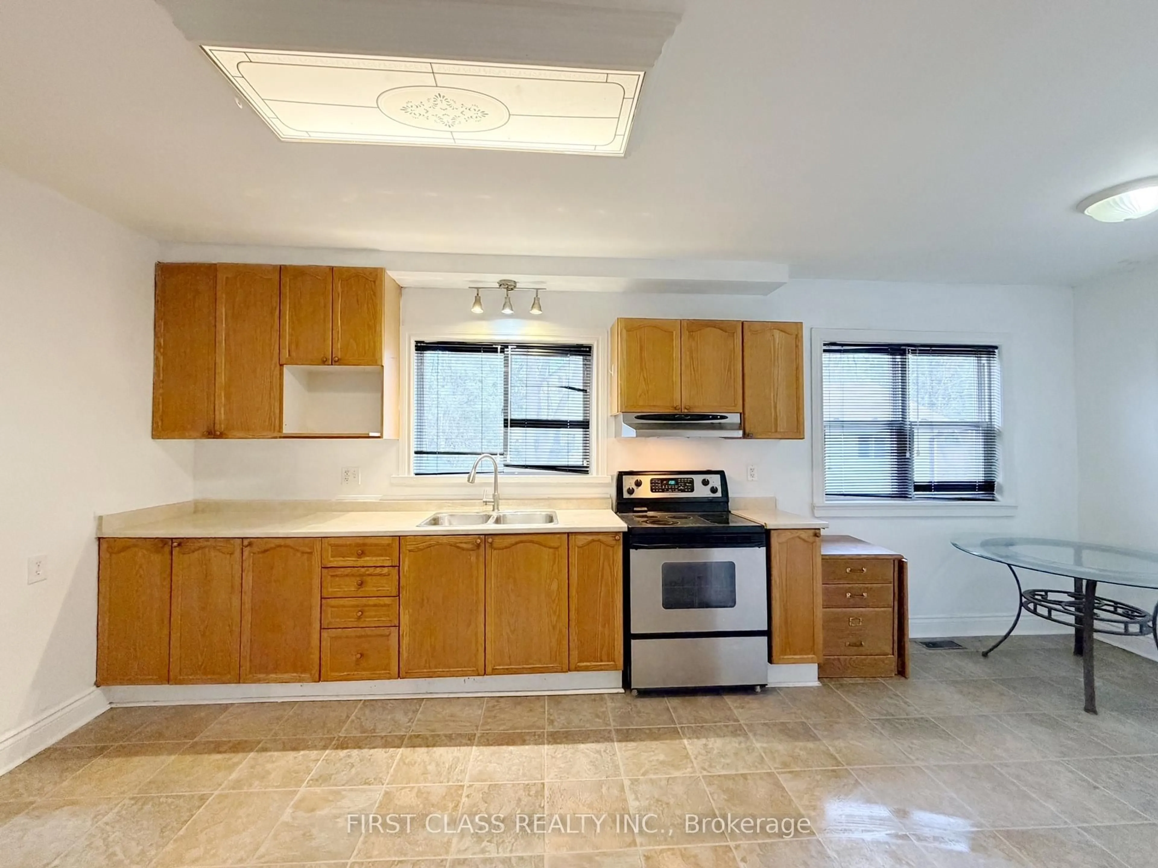 Standard kitchen, ceramic/tile floor for 2081 Metro Rd, Georgina Ontario L0E 1L0