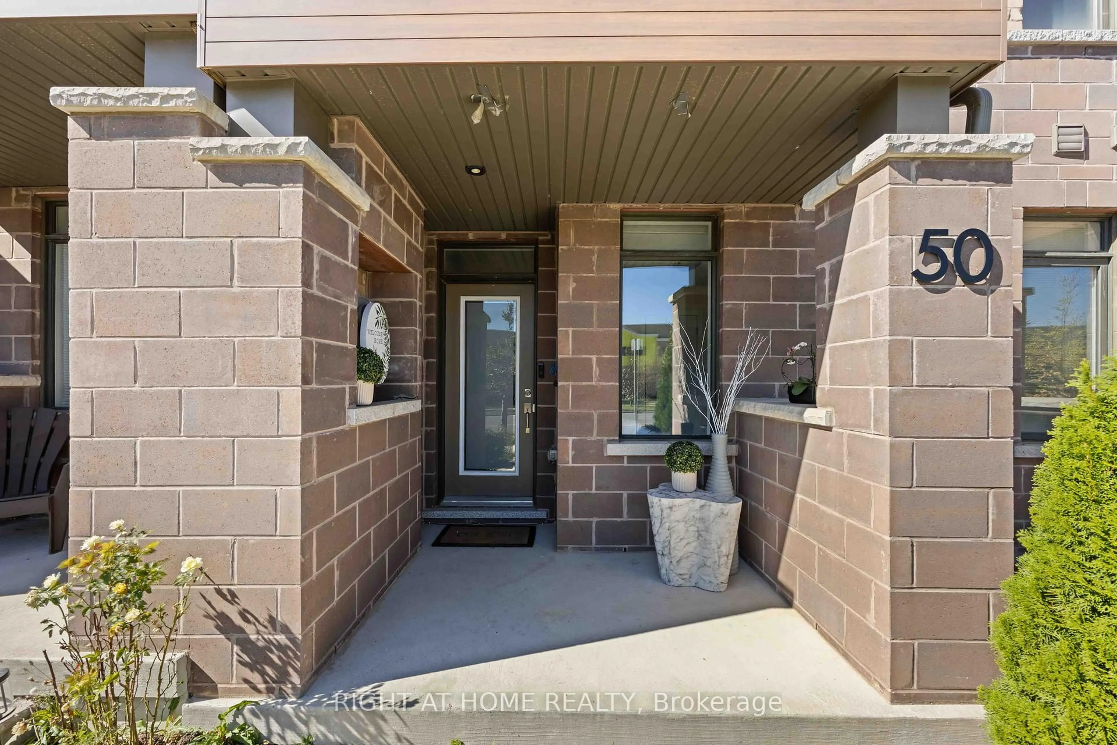 Indoor entryway for 50 Troon Ave, Vaughan Ontario L6A 4Z2