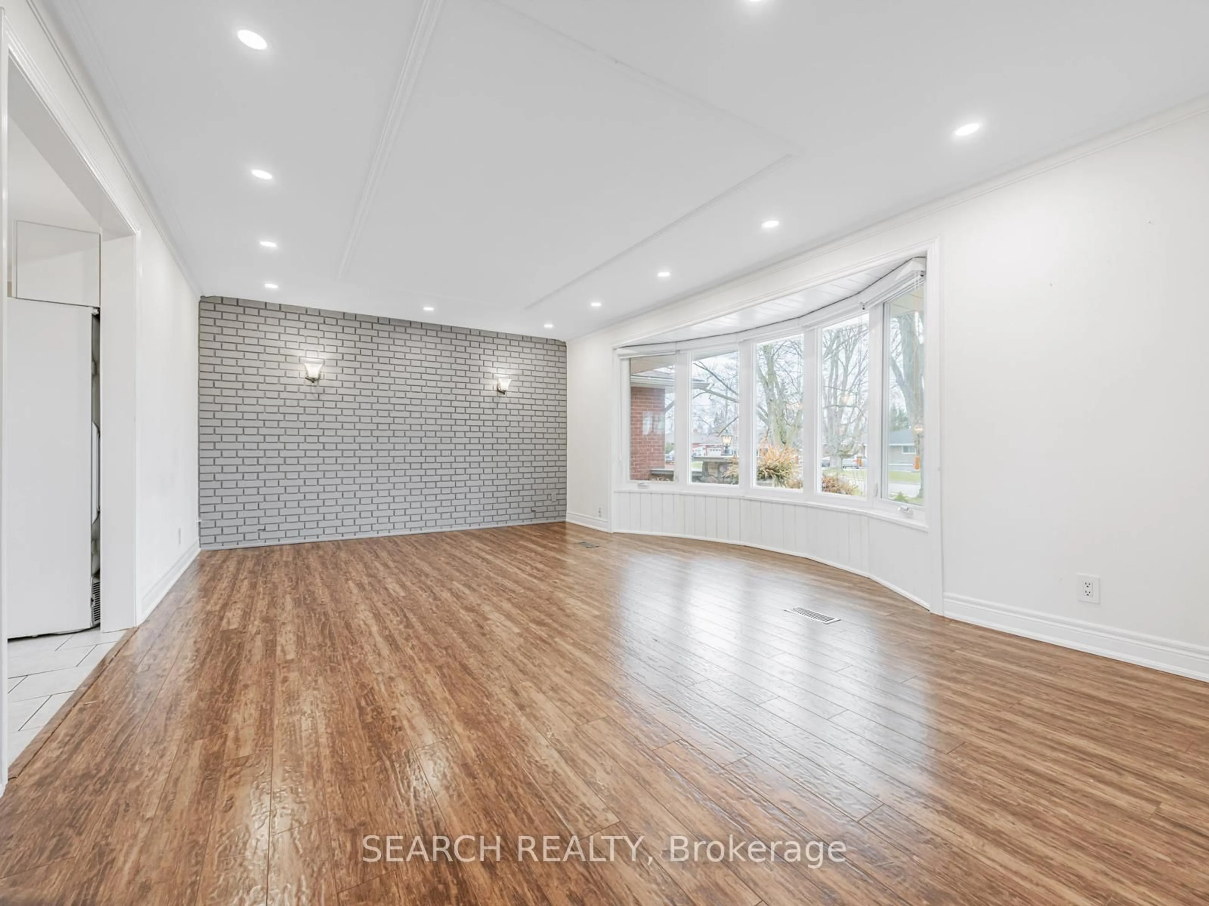 Unknown for 41 Hamilton Dr, Newmarket Ontario L3Y 3E7