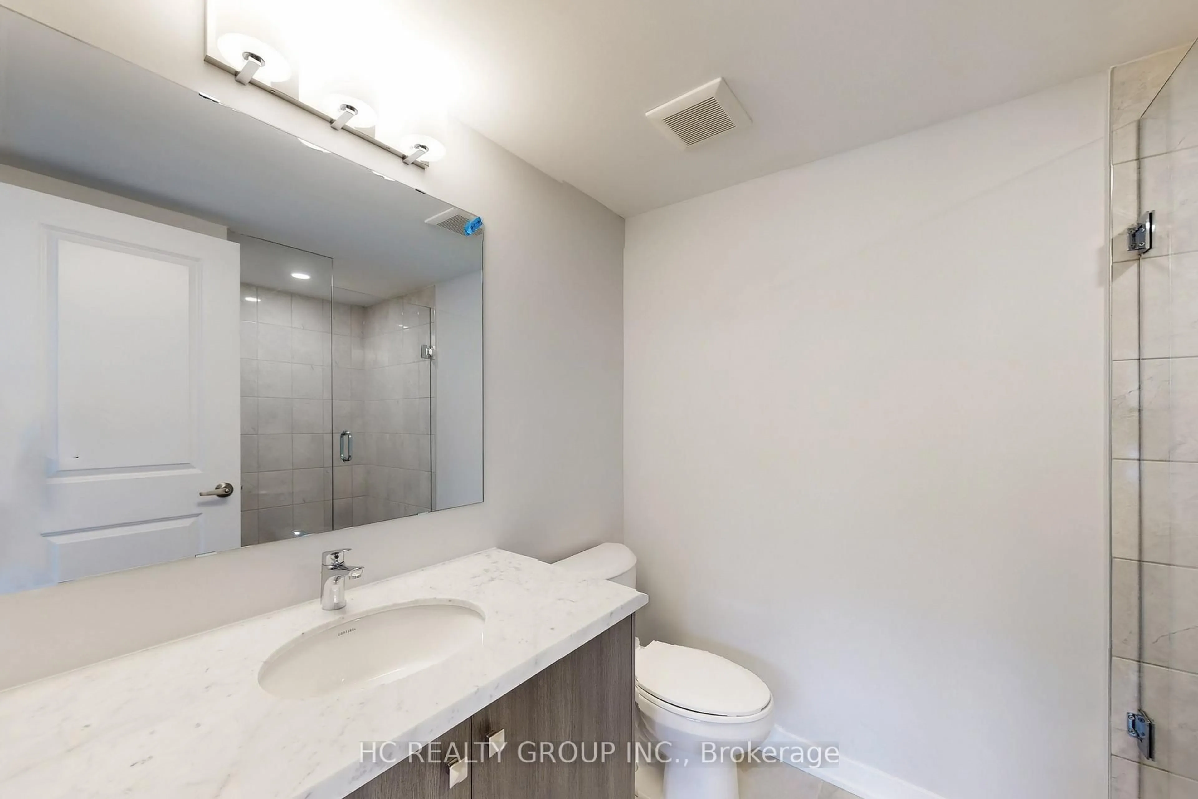 Standard bathroom, unknown for 46 York Downs Blvd, Markham Ontario L6C 3K3