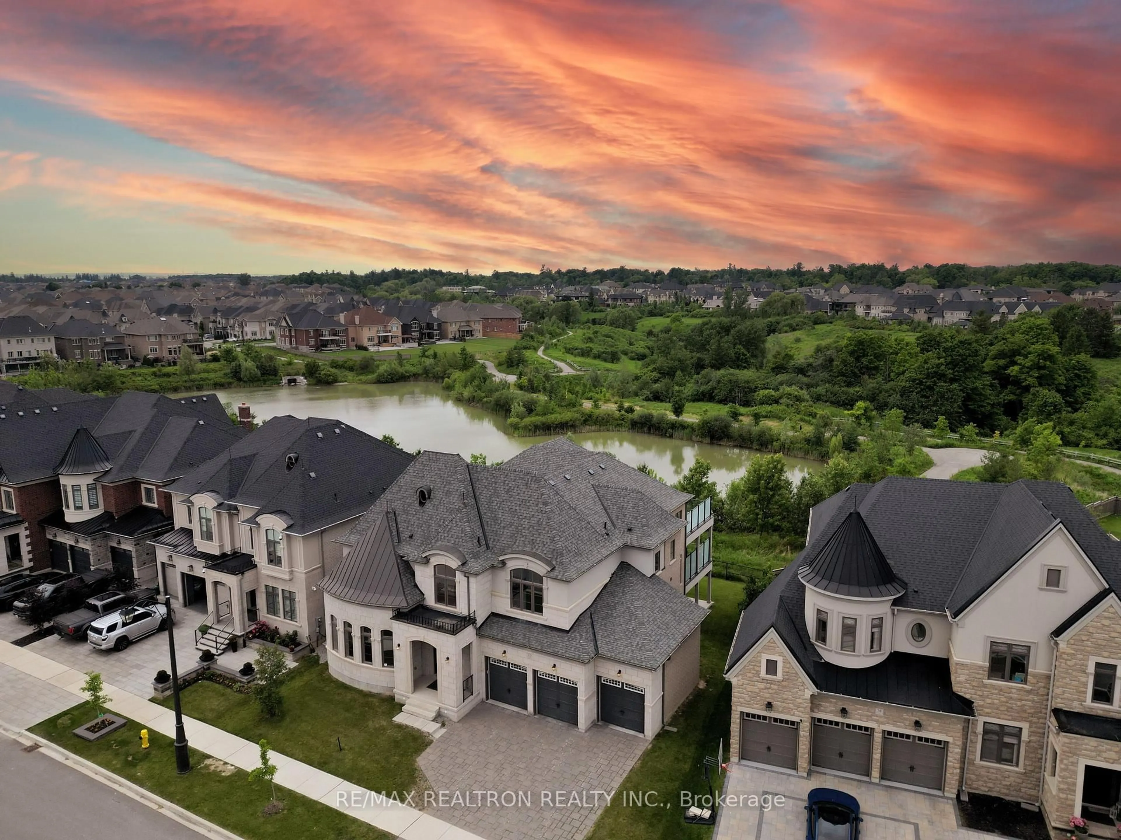 A pic from outside/outdoor area/front of a property/back of a property/a pic from drone, water/lake/river/ocean view for 52 Rolling Green Crt, Vaughan Ontario L4H 4K7