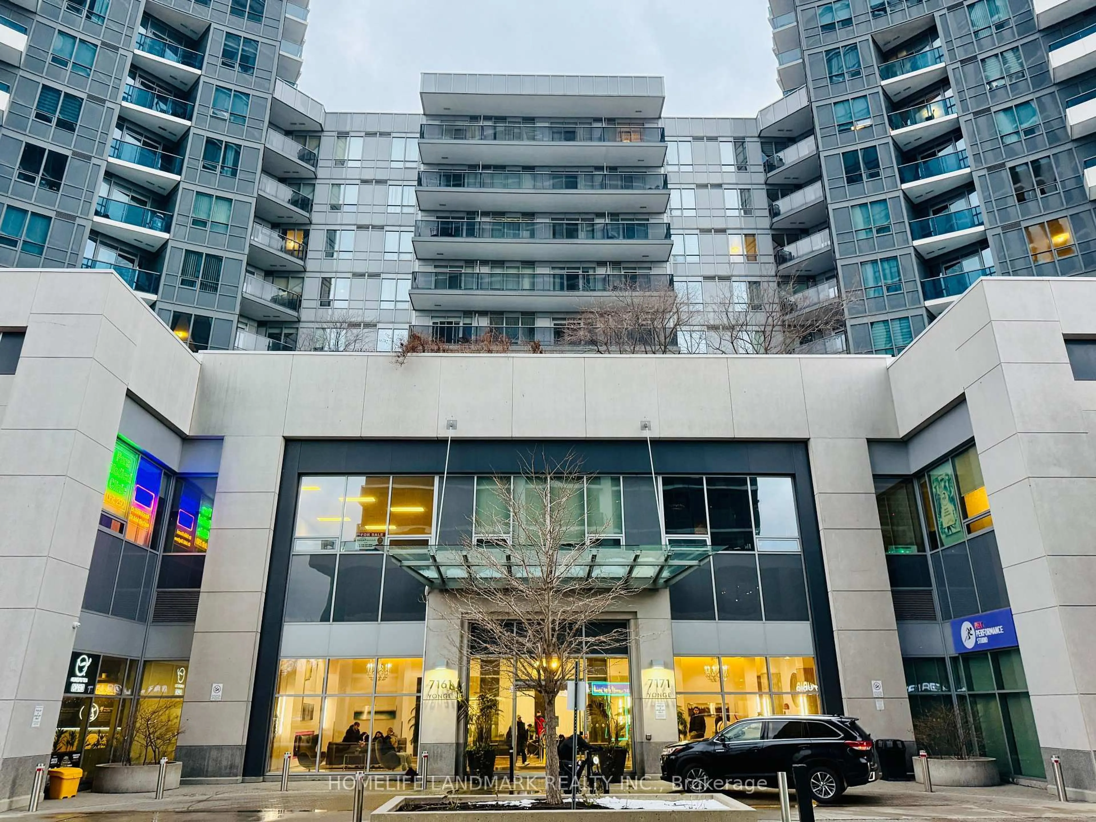 Indoor foyer for 7161 Yonge St #Lph1-15, Markham Ontario L3T 0C8