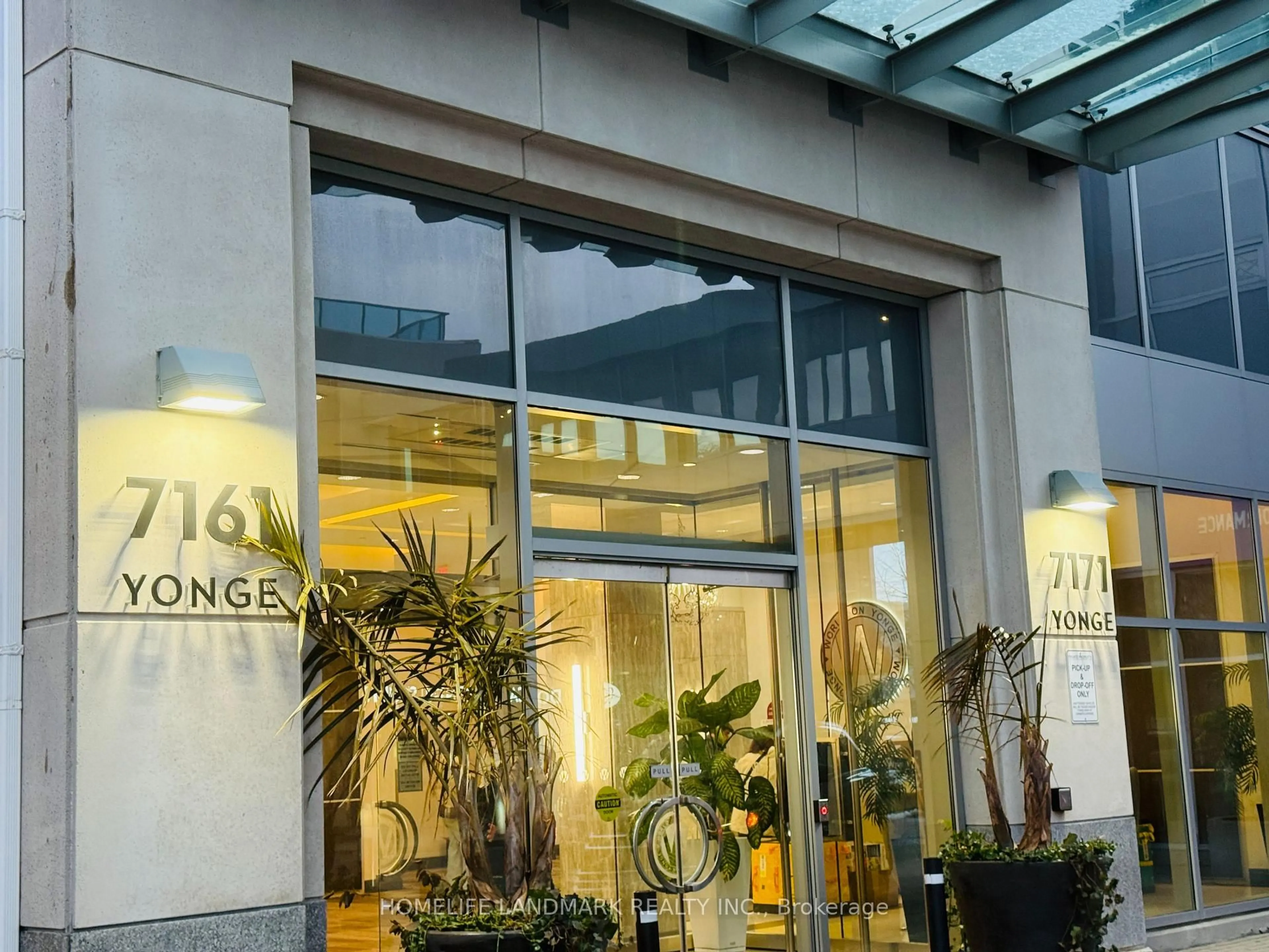 Lobby for 7161 Yonge St #Lph1-15, Markham Ontario L3T 0C8