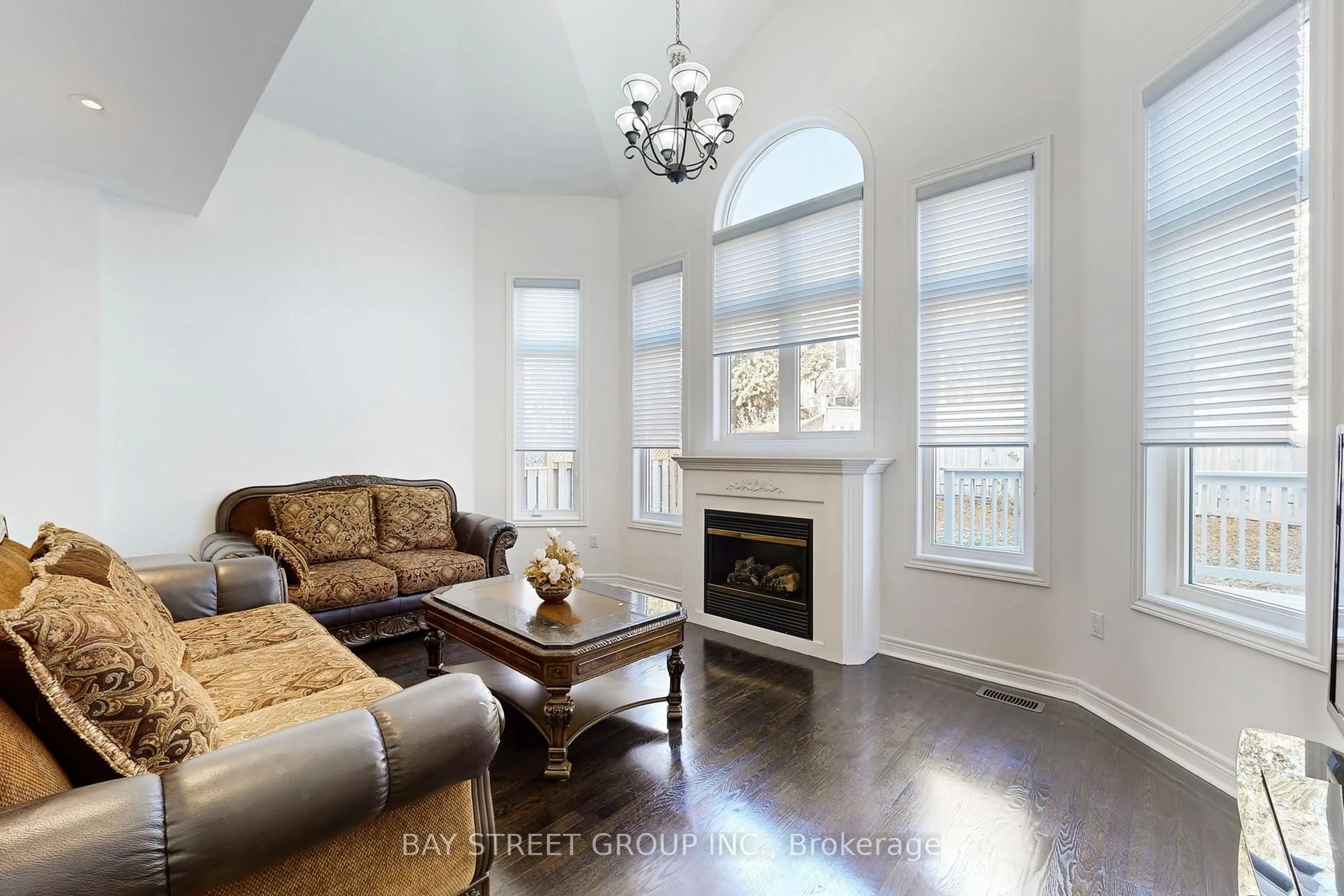 Living room with furniture, wood/laminate floor for 103 Colesbrook Rd, Richmond Hill Ontario L4S 2G3