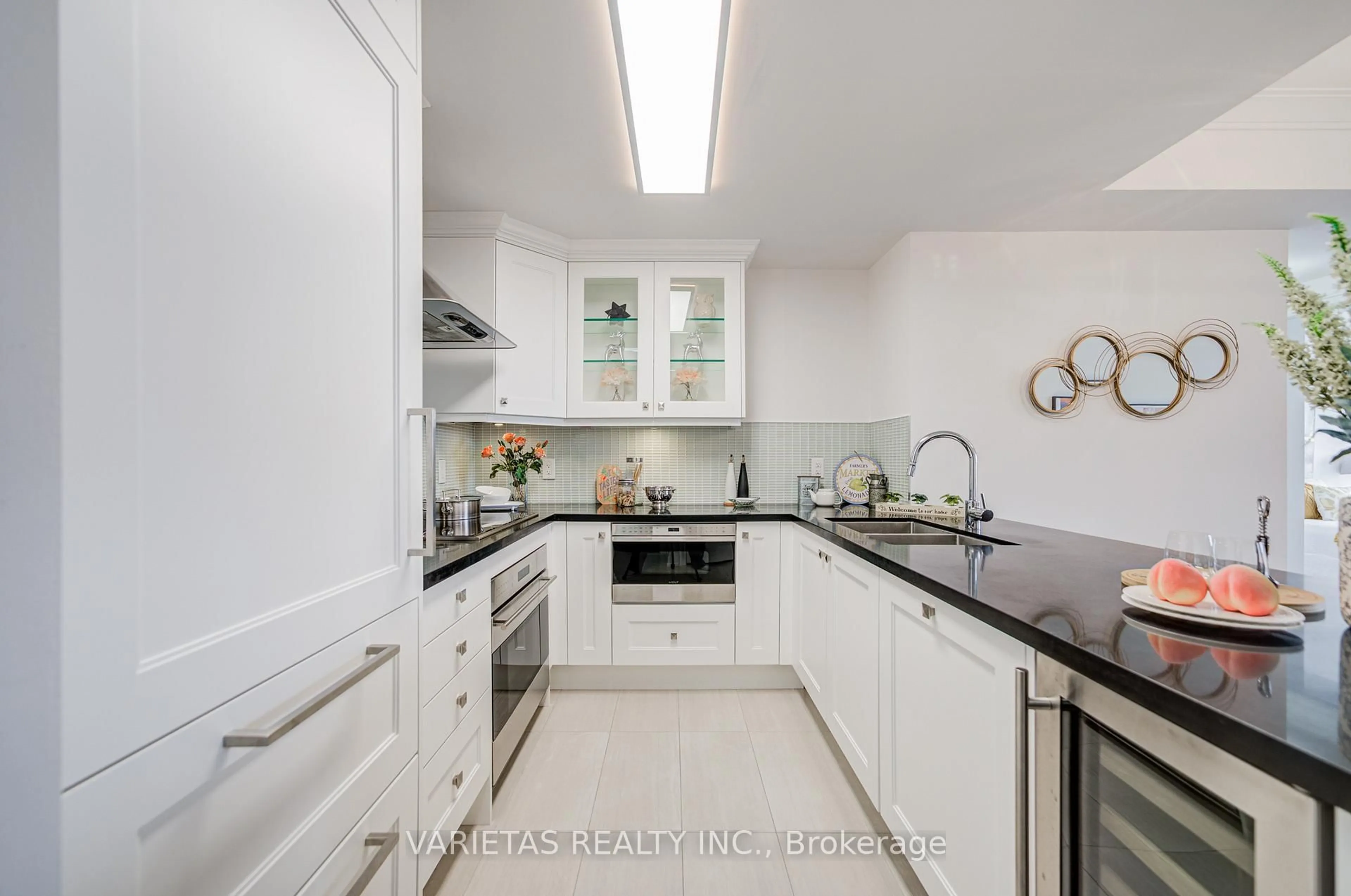 Contemporary kitchen, ceramic/tile floor for 15 Stollery Pond Cres #811, Markham Ontario L6C 0Y4