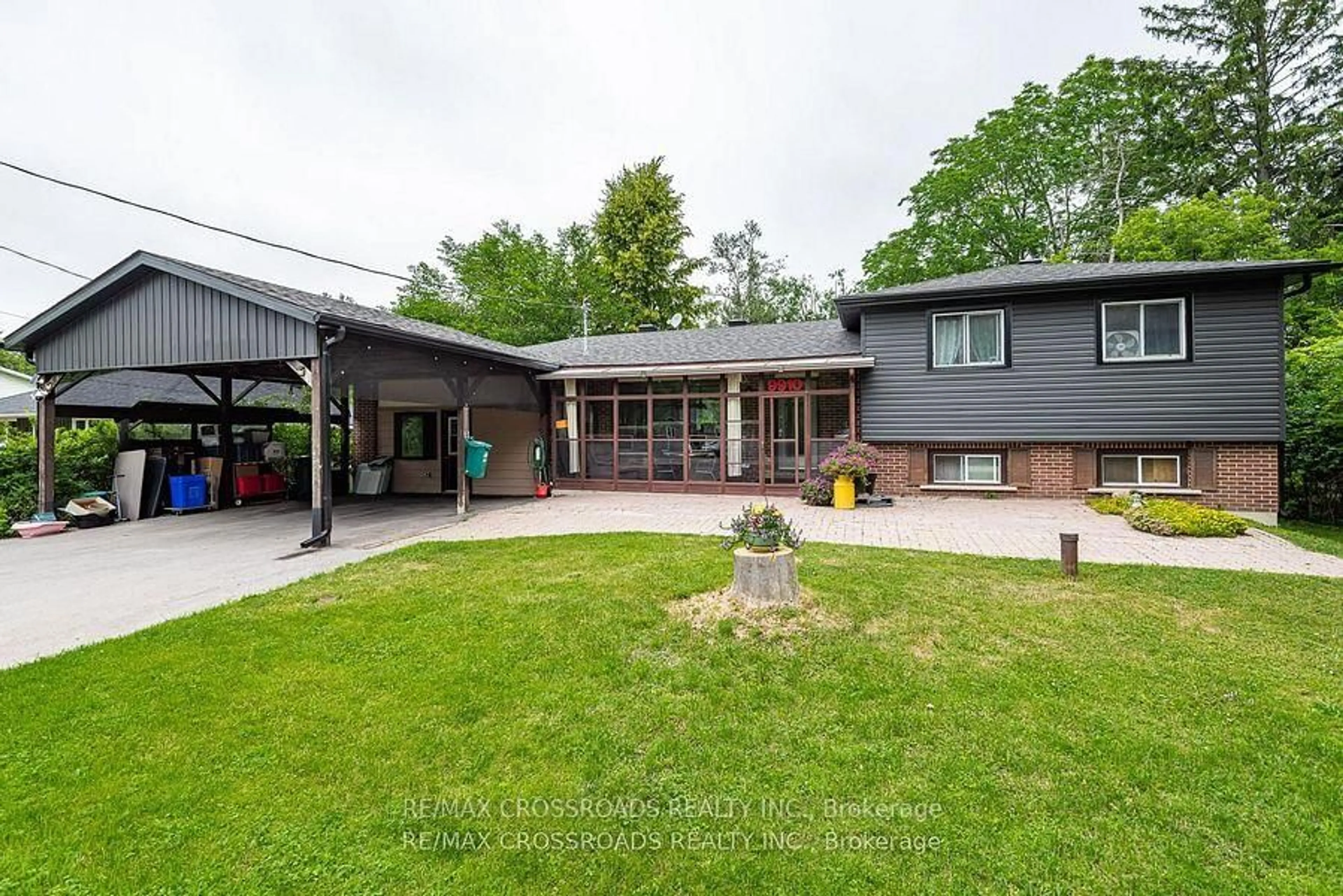 A pic from outside/outdoor area/front of a property/back of a property/a pic from drone, unknown for 9910 Morning Glory Rd, Georgina Ontario L0E 1N0