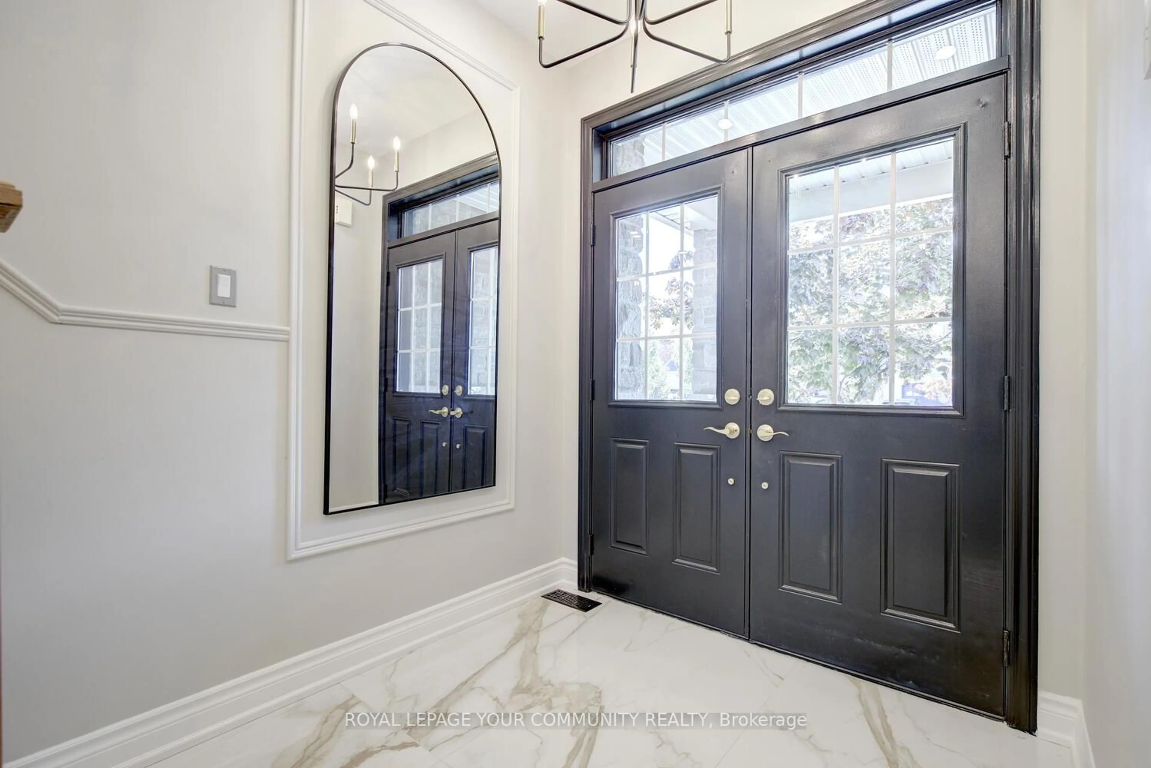 Indoor entryway for 167 SIR SANFORD FLEMING Way, Vaughan Ontario L6A 0V4