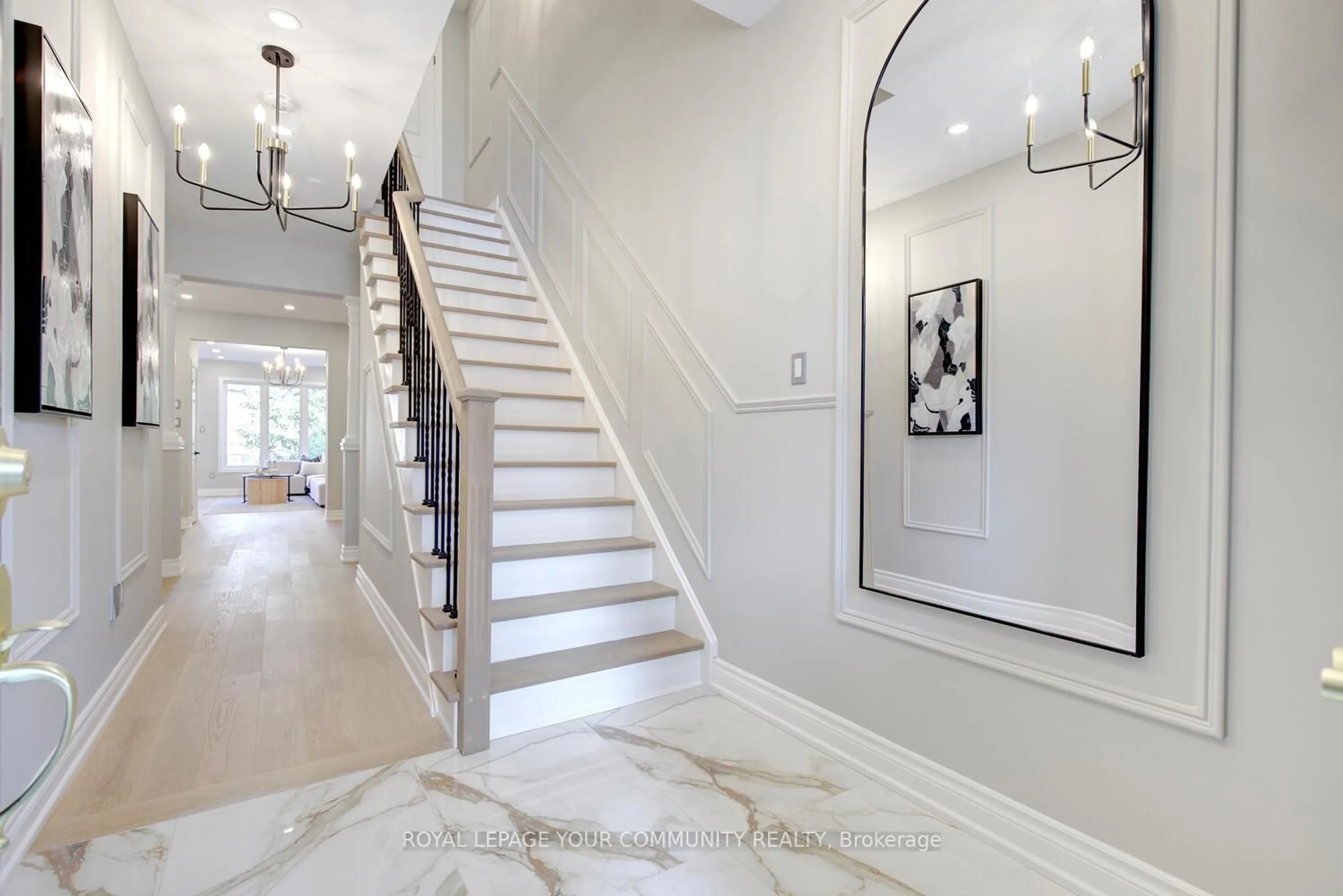 Indoor entryway for 167 SIR SANFORD FLEMING Way, Vaughan Ontario L6A 0V4