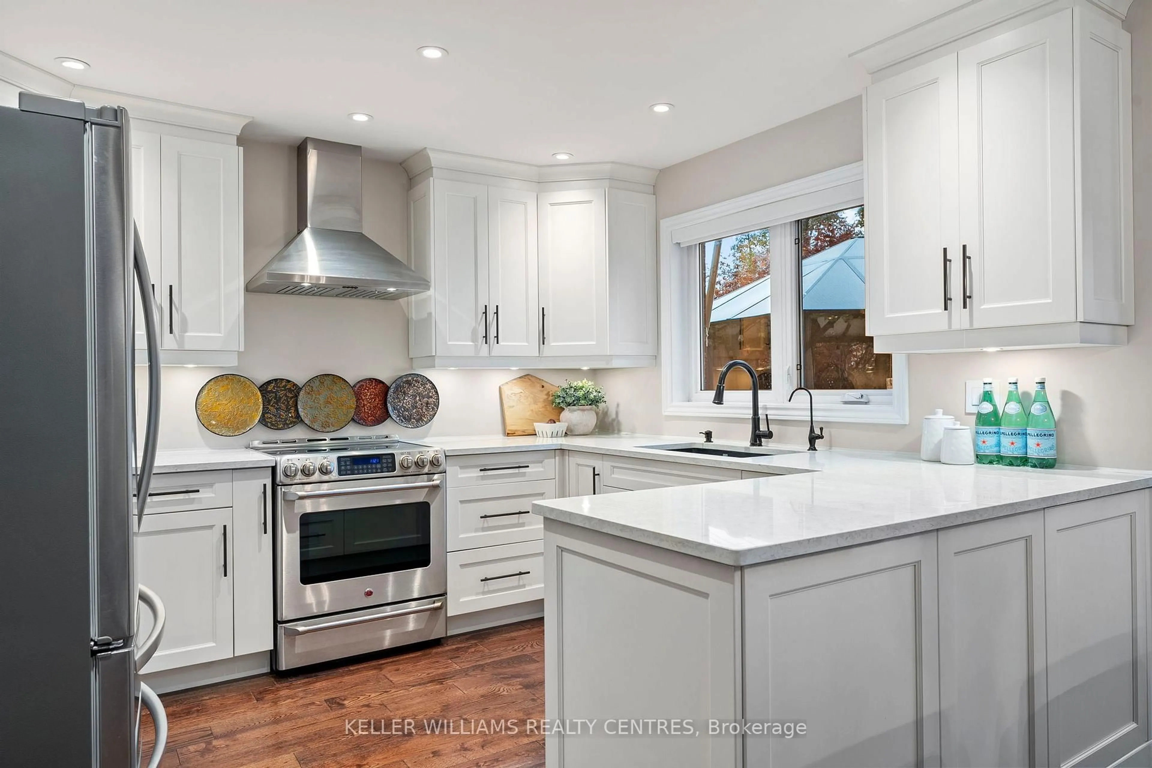 Contemporary kitchen, ceramic/tile floor for 7 Mahogany Crt, Aurora Ontario L4G 6M8