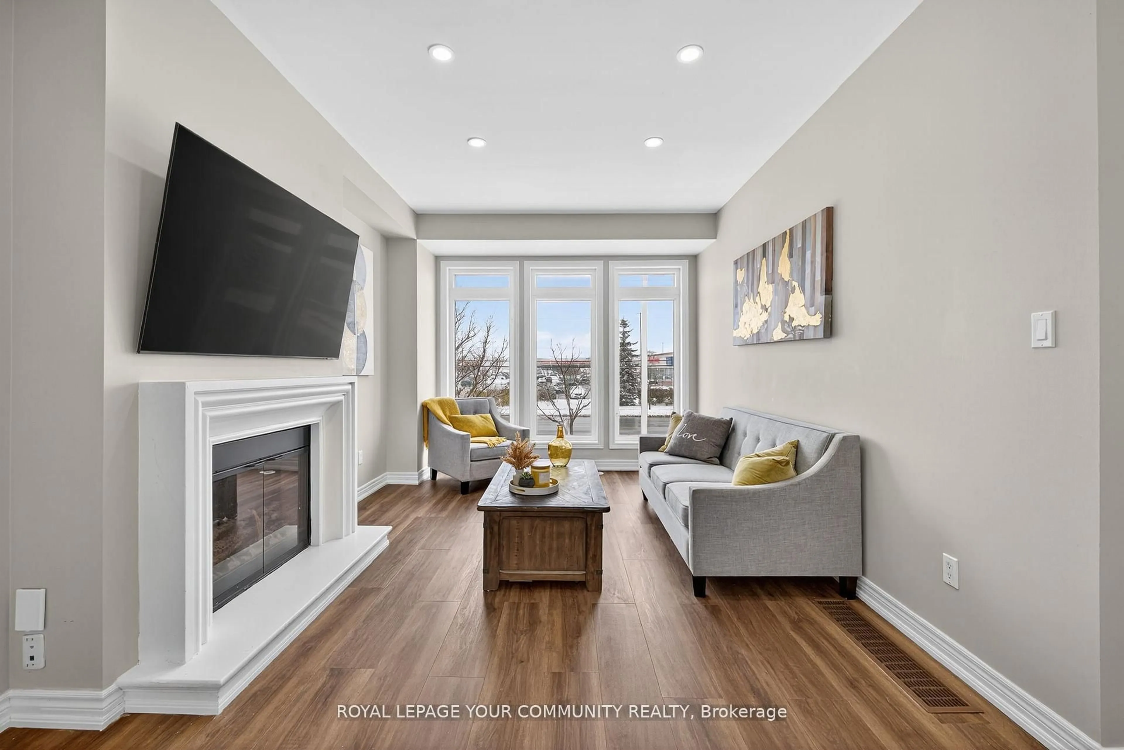 Living room with furniture, wood/laminate floor for 193 Zokol Dr, Aurora Ontario L4G 0B8