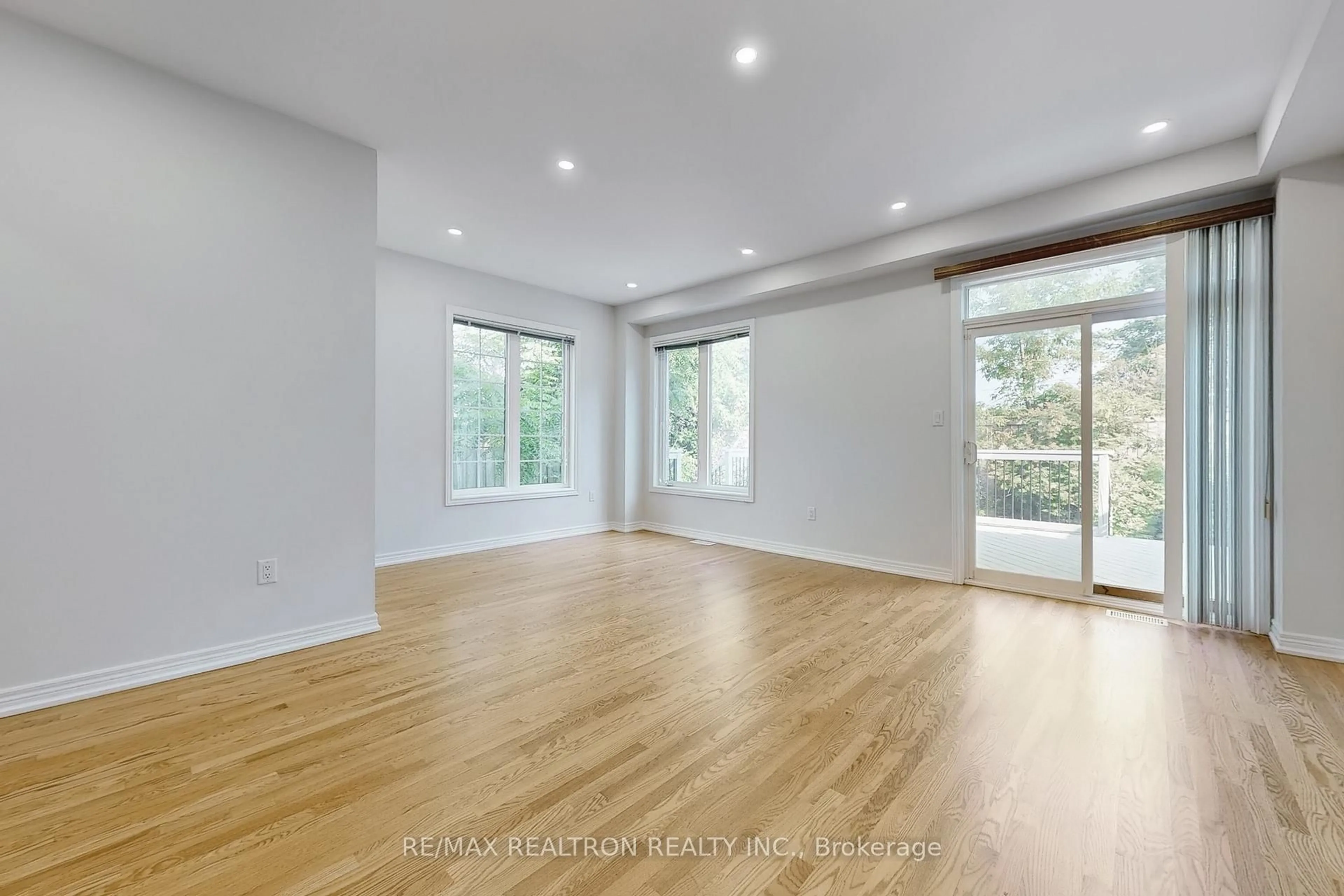 A pic of a room for 8 Townwood Dr #86, Richmond Hill Ontario L4E 4Y3