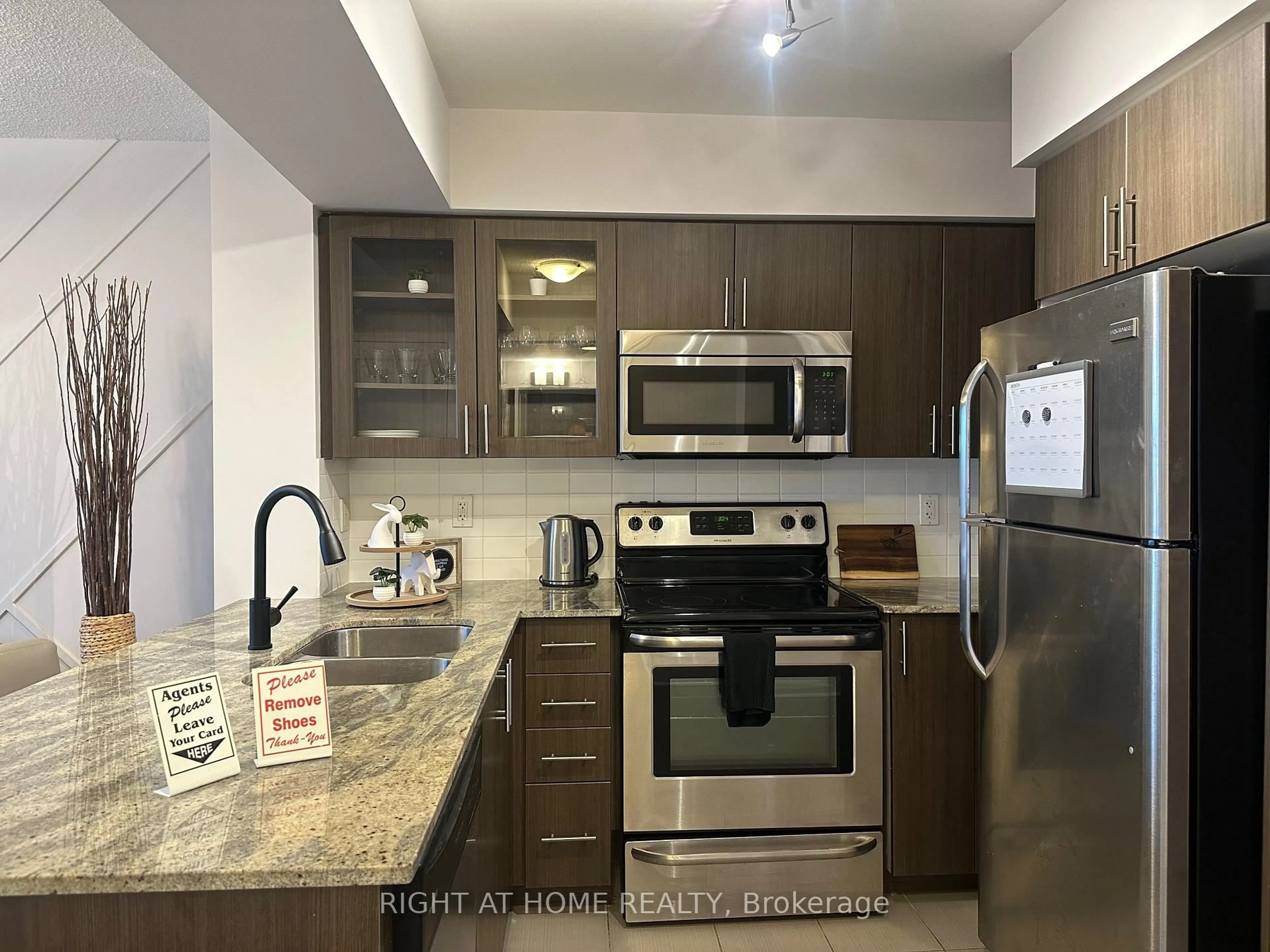 Standard kitchen, unknown for 75 Norman Bethune Ave #221, Richmond Hill Ontario L4B 0B6