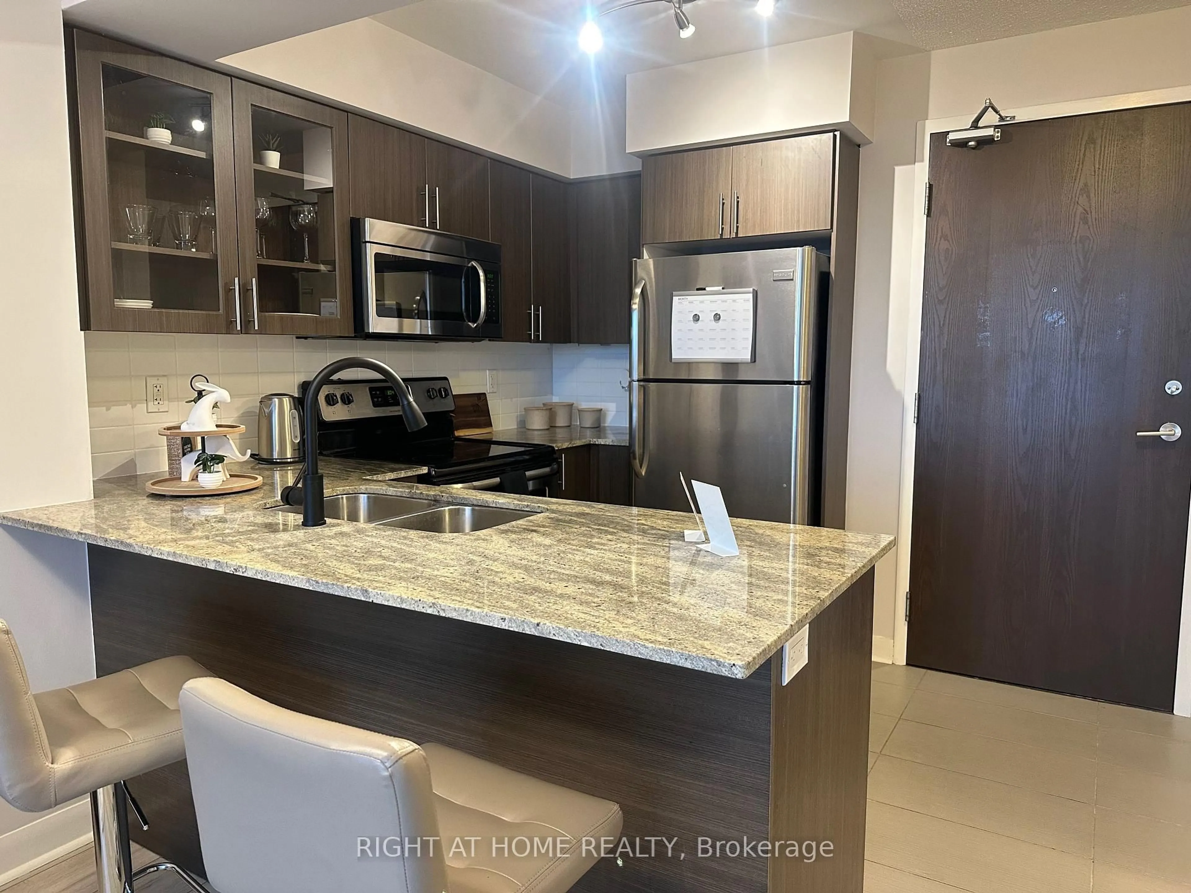 Open concept kitchen, ceramic/tile floor for 75 Norman Bethune Ave #221, Richmond Hill Ontario L4B 0B6