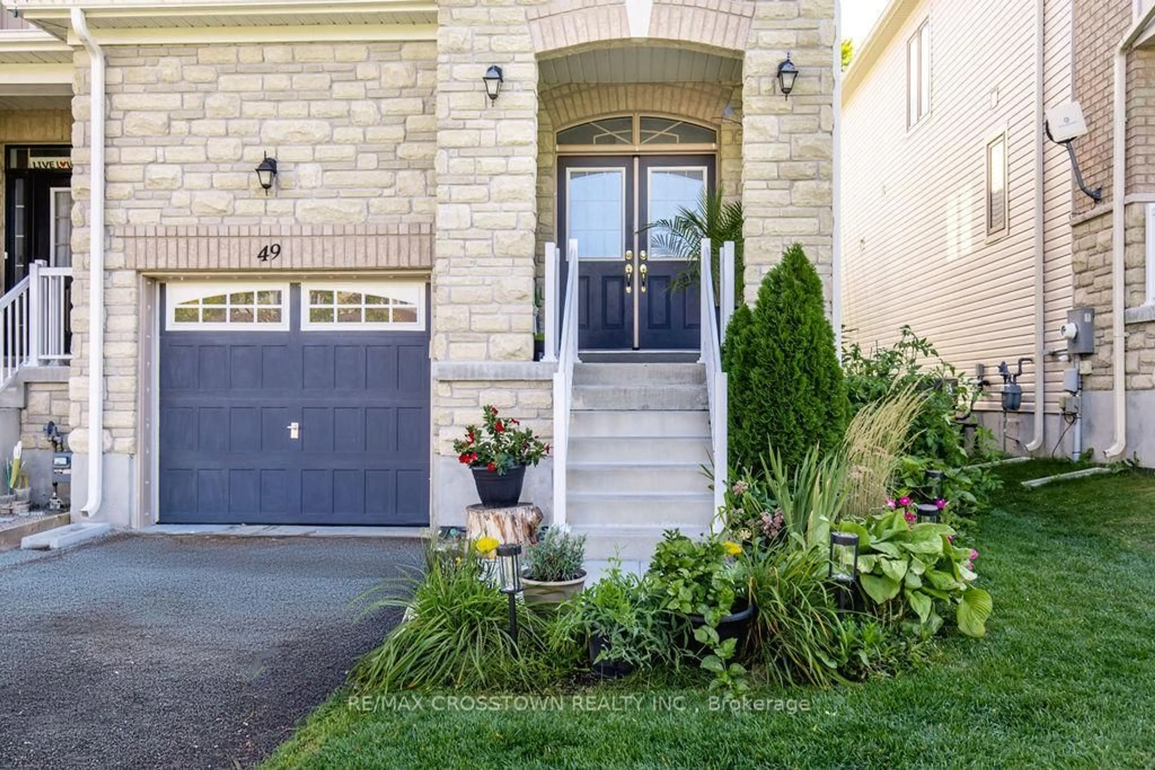 Indoor entryway for 49 Greenwood Dr, Essa Ontario L3W 0N5
