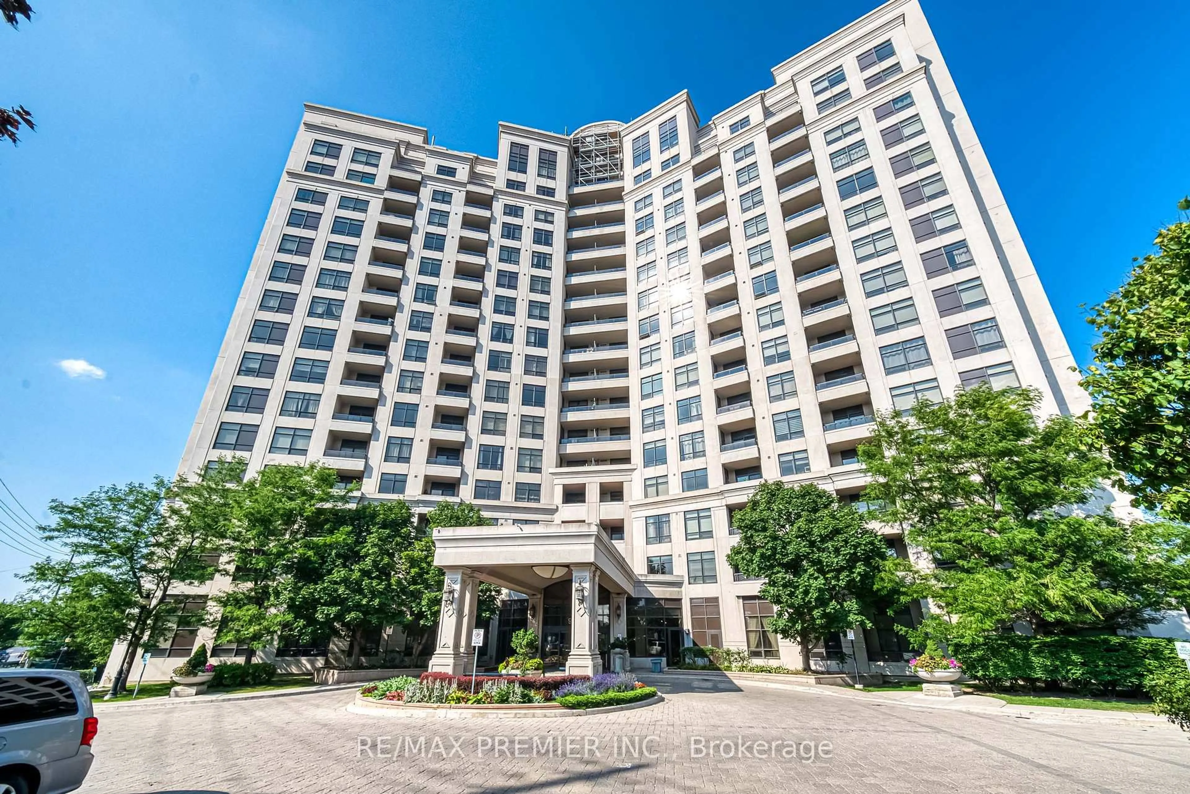 Indoor foyer for 9225 Jane St #614, Vaughan Ontario L6A 0J7