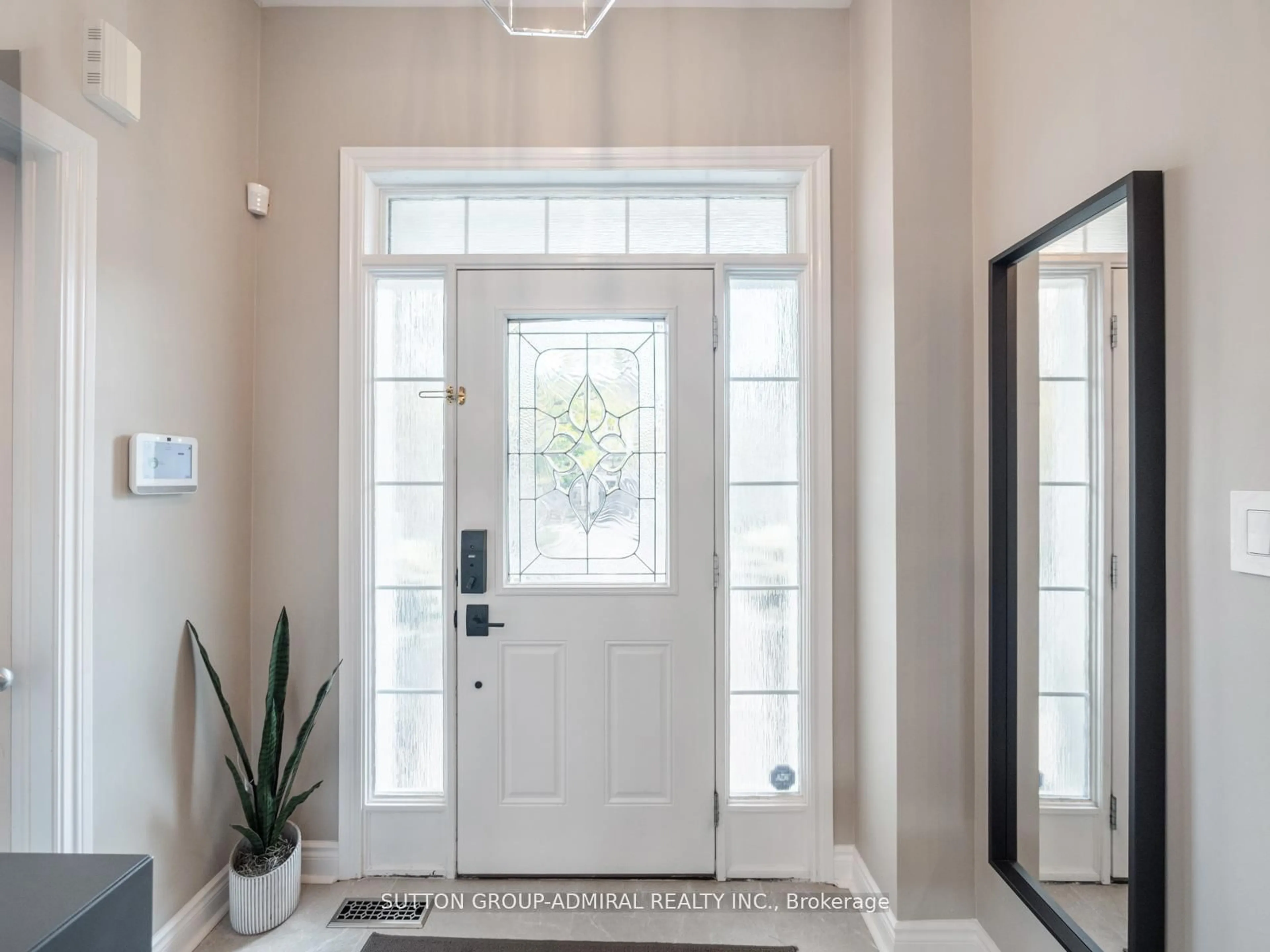 Indoor entryway for 1057 Warby Tr, Newmarket Ontario L3X 3H6