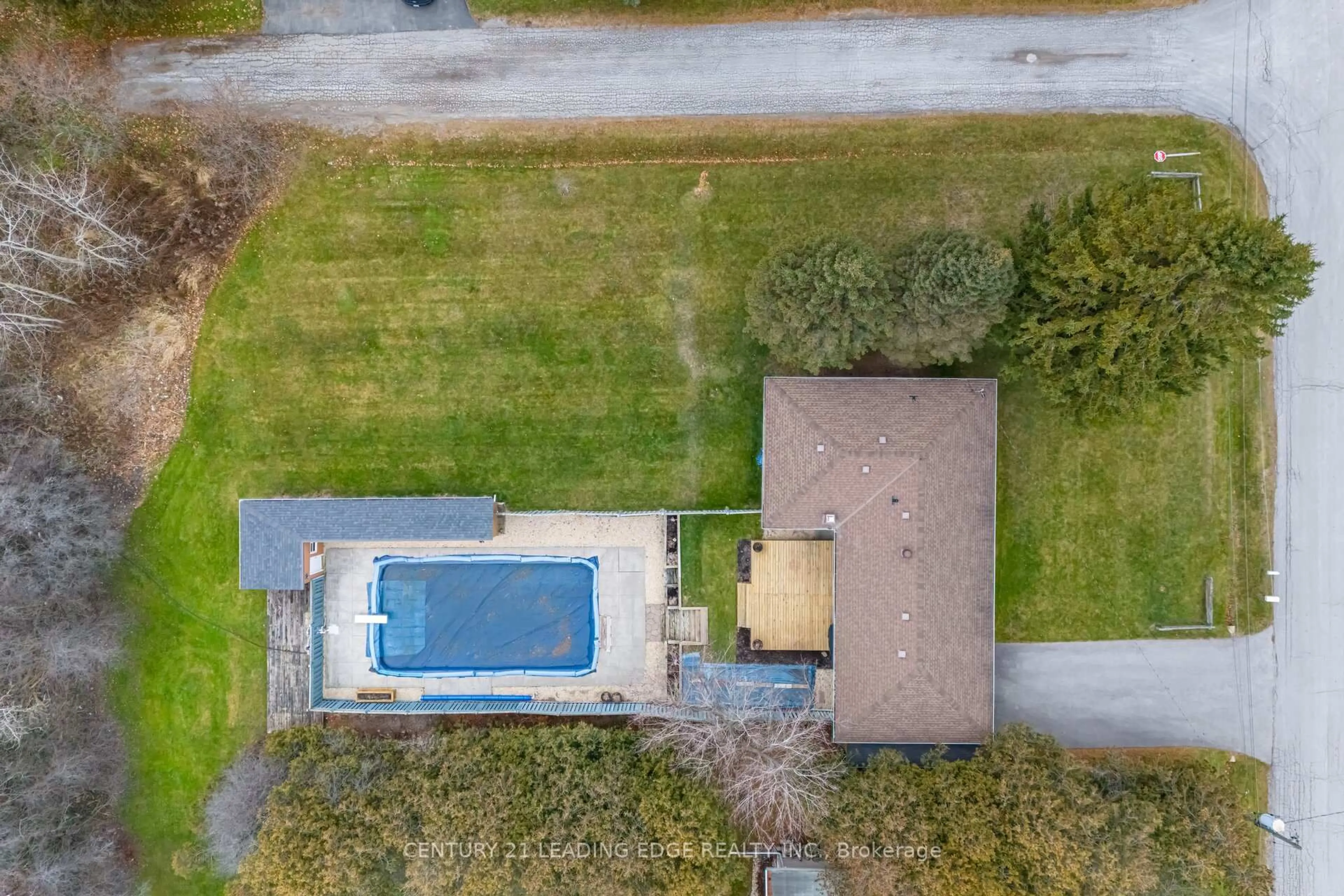 A pic from outside/outdoor area/front of a property/back of a property/a pic from drone, water/lake/river/ocean view for 29 Joyce Blvd, Whitchurch-Stouffville Ontario L4A 4N4