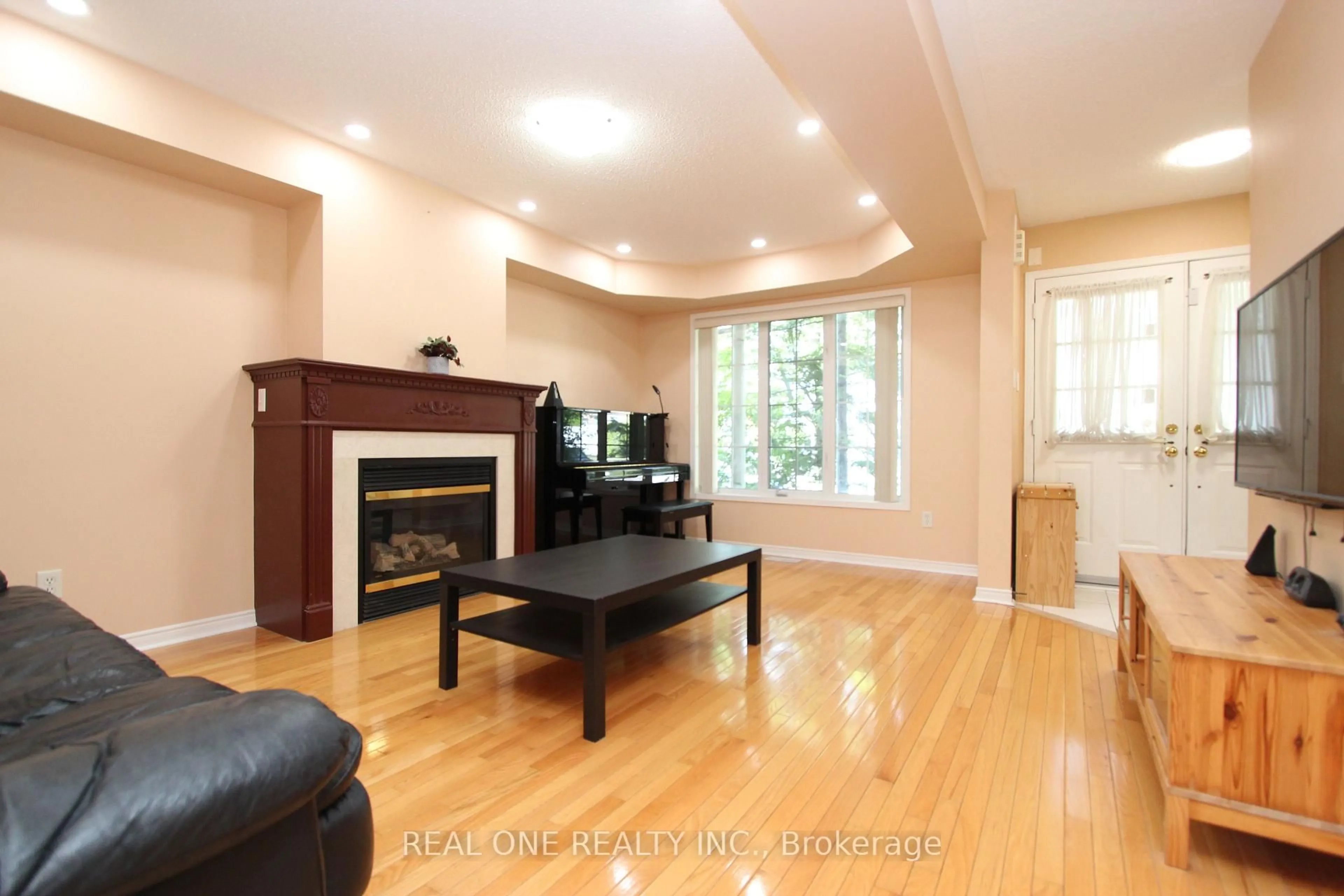 Living room with furniture, wood/laminate floor for 51 Forest Run Blvd, Vaughan Ontario L4K 5J7