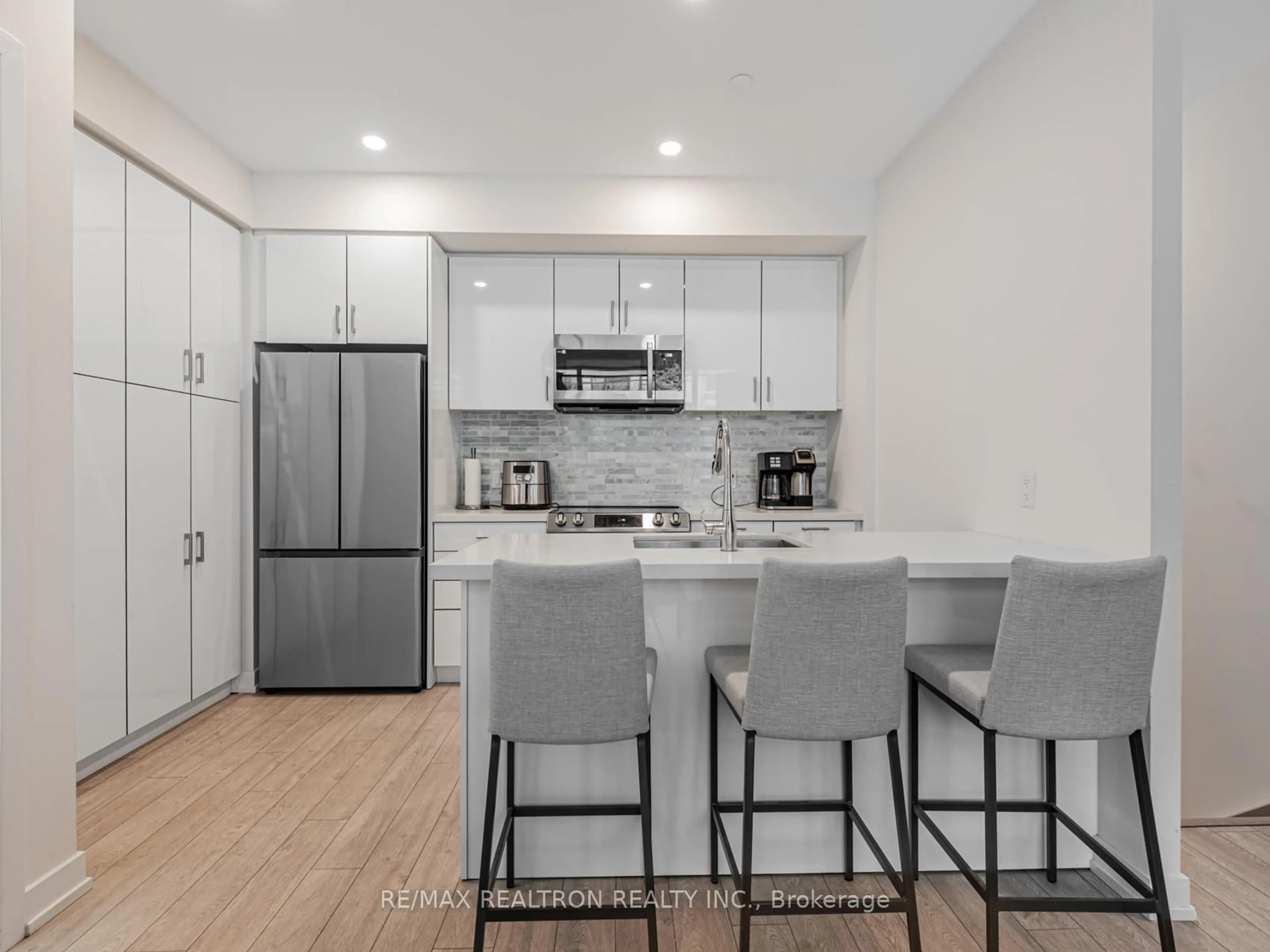 Open concept kitchen, unknown for 415 SEA RAY Ave #G13, Innisfil Ontario L9S 0N9