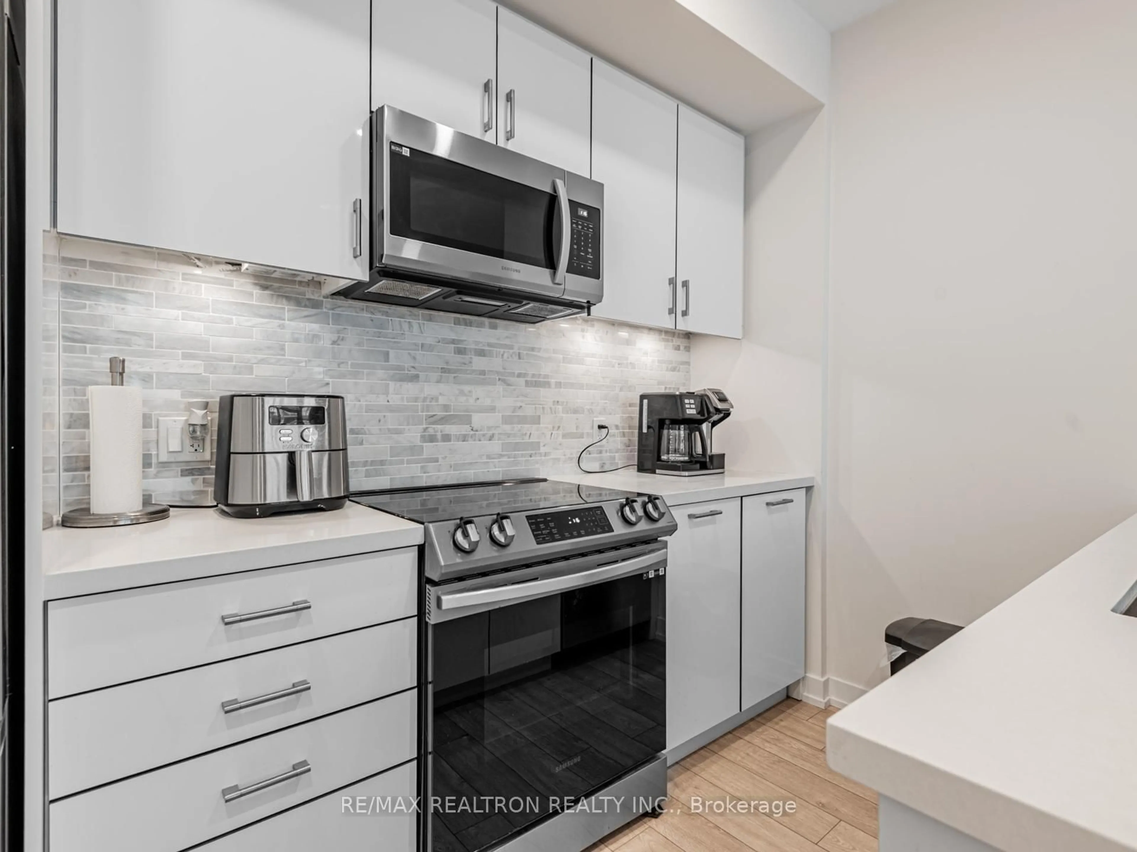 Standard kitchen, ceramic/tile floor for 415 SEA RAY Ave #G13, Innisfil Ontario L9S 0N9